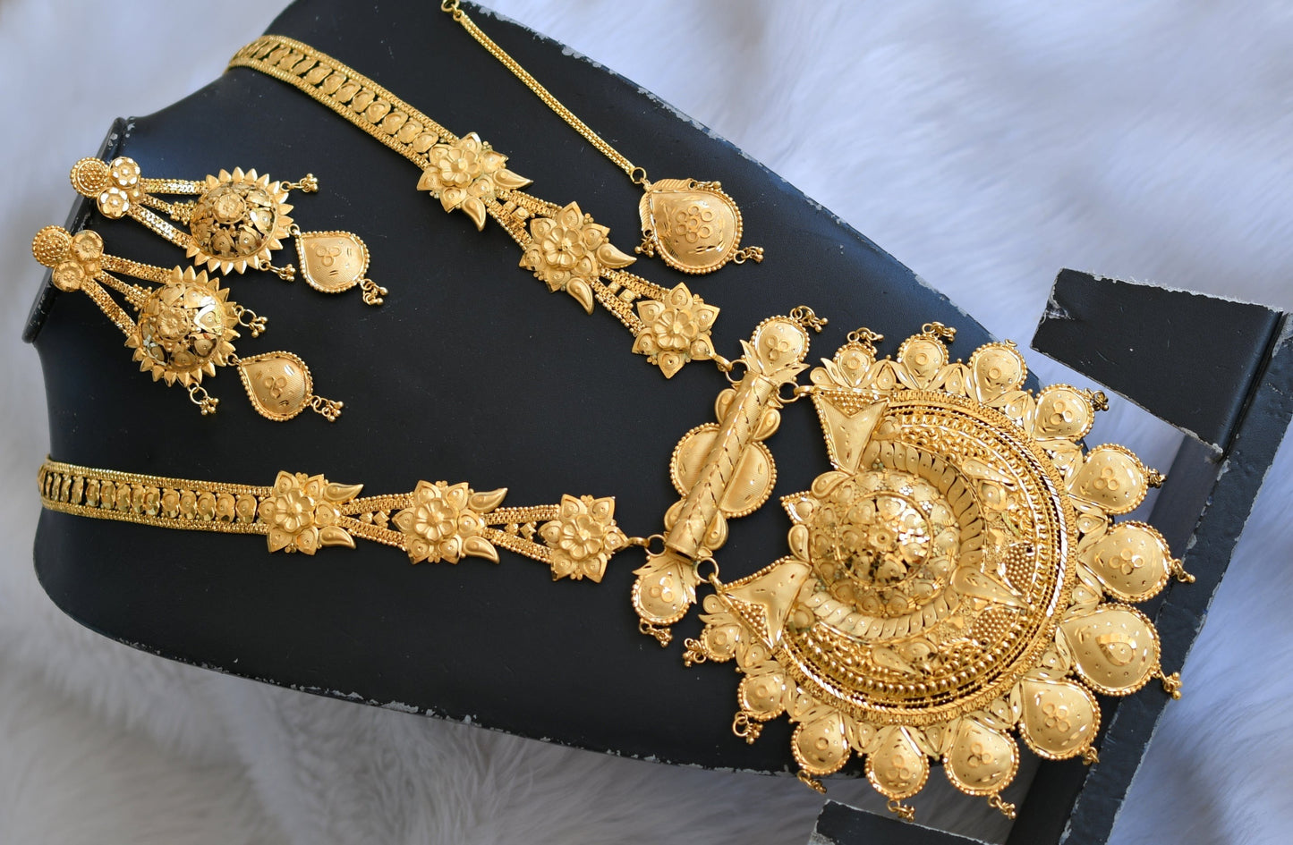 Gold forming big haar set with tikka dj-40097