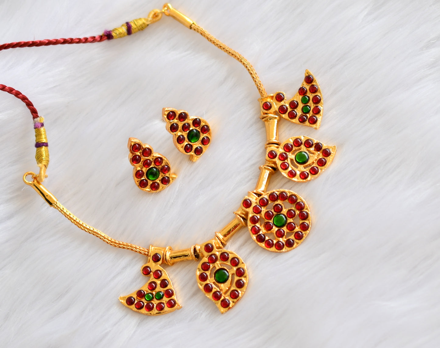 Gold tone kemp-green saradu attigai necklace set dj-14675