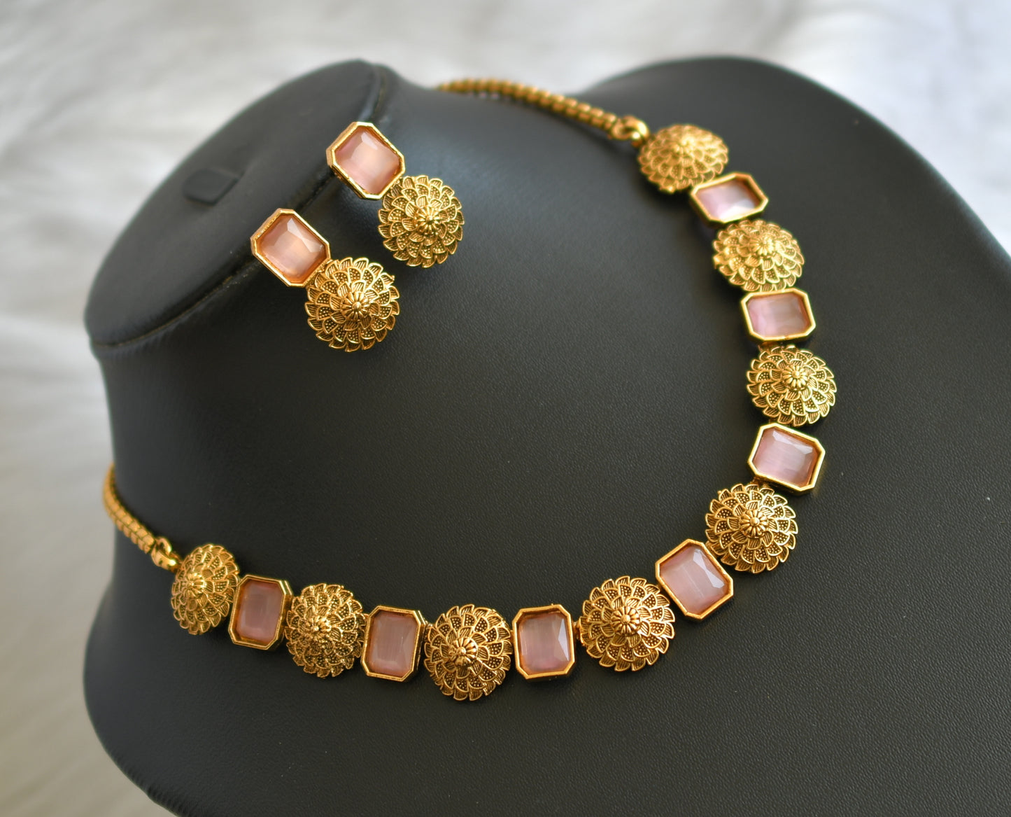 Antique gold tone flower baby pink block stone necklace set dj-38674