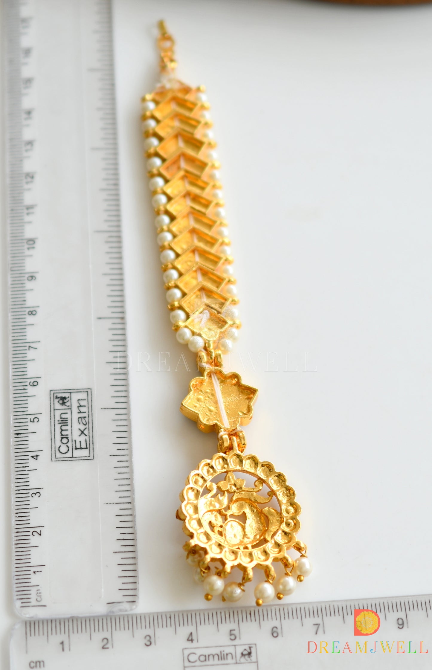 Gold tone kemp-green pearl swan designer tikka dj-36340