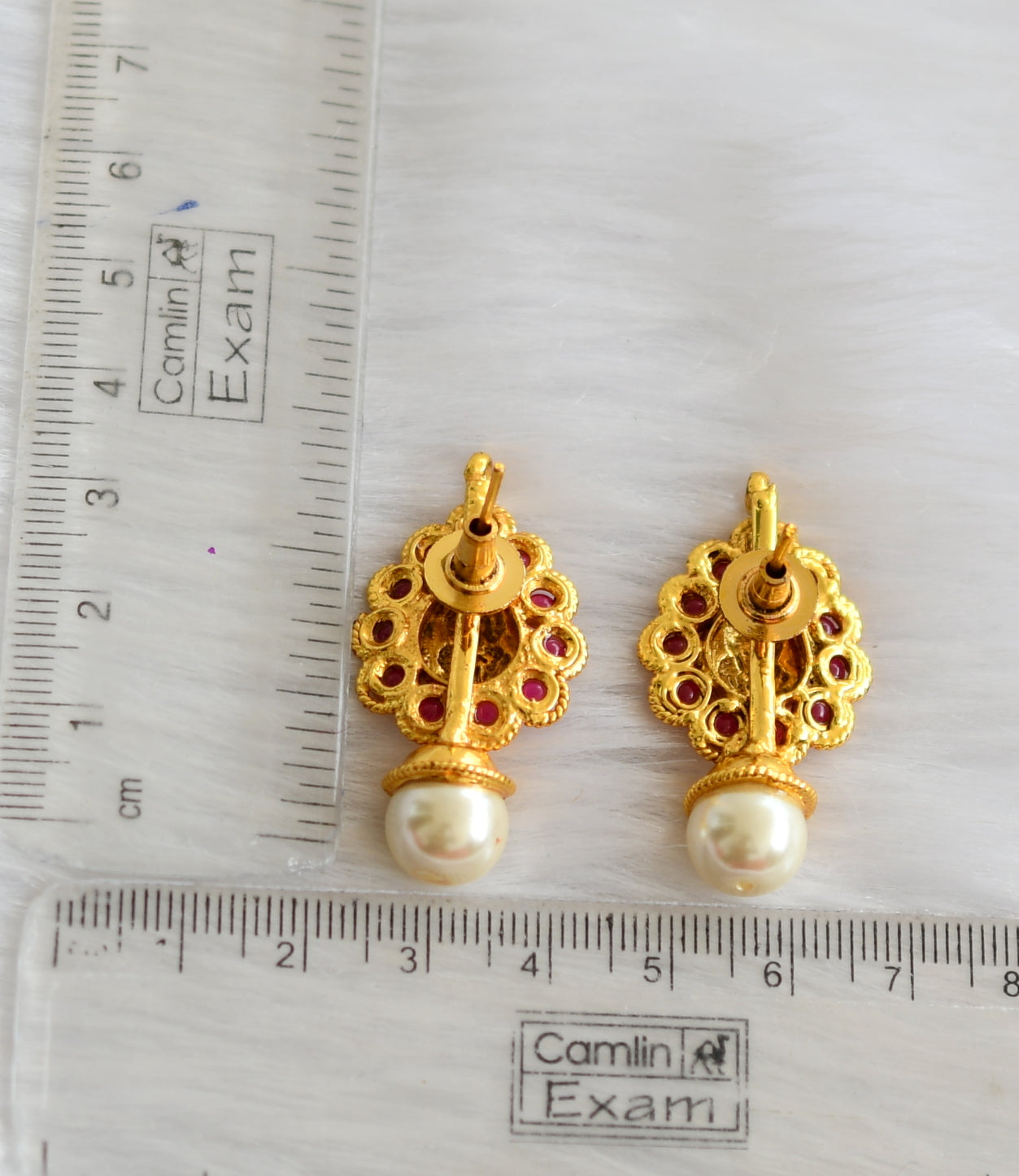 Antique gold tone Lakshmi kemp stud/earrings dj-02401