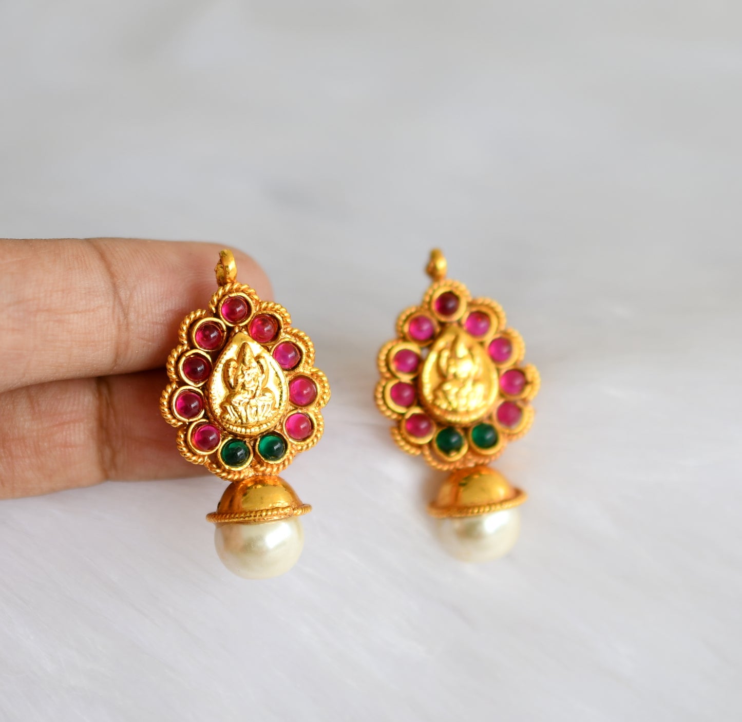 Antique gold tone Lakshmi kemp-green stud/earrings dj-02402