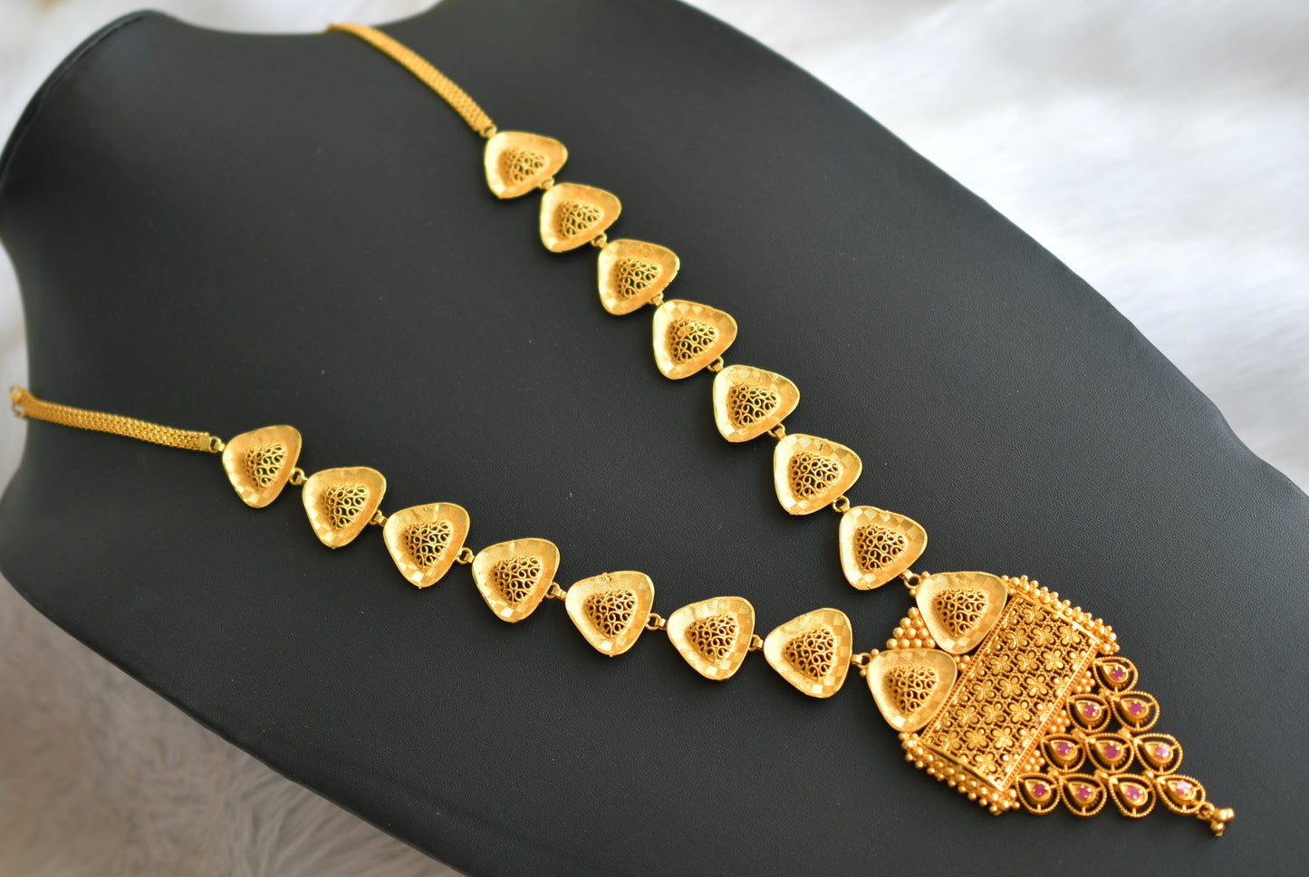 Matte gold tone pink stone Kerala style haar set dj-41049