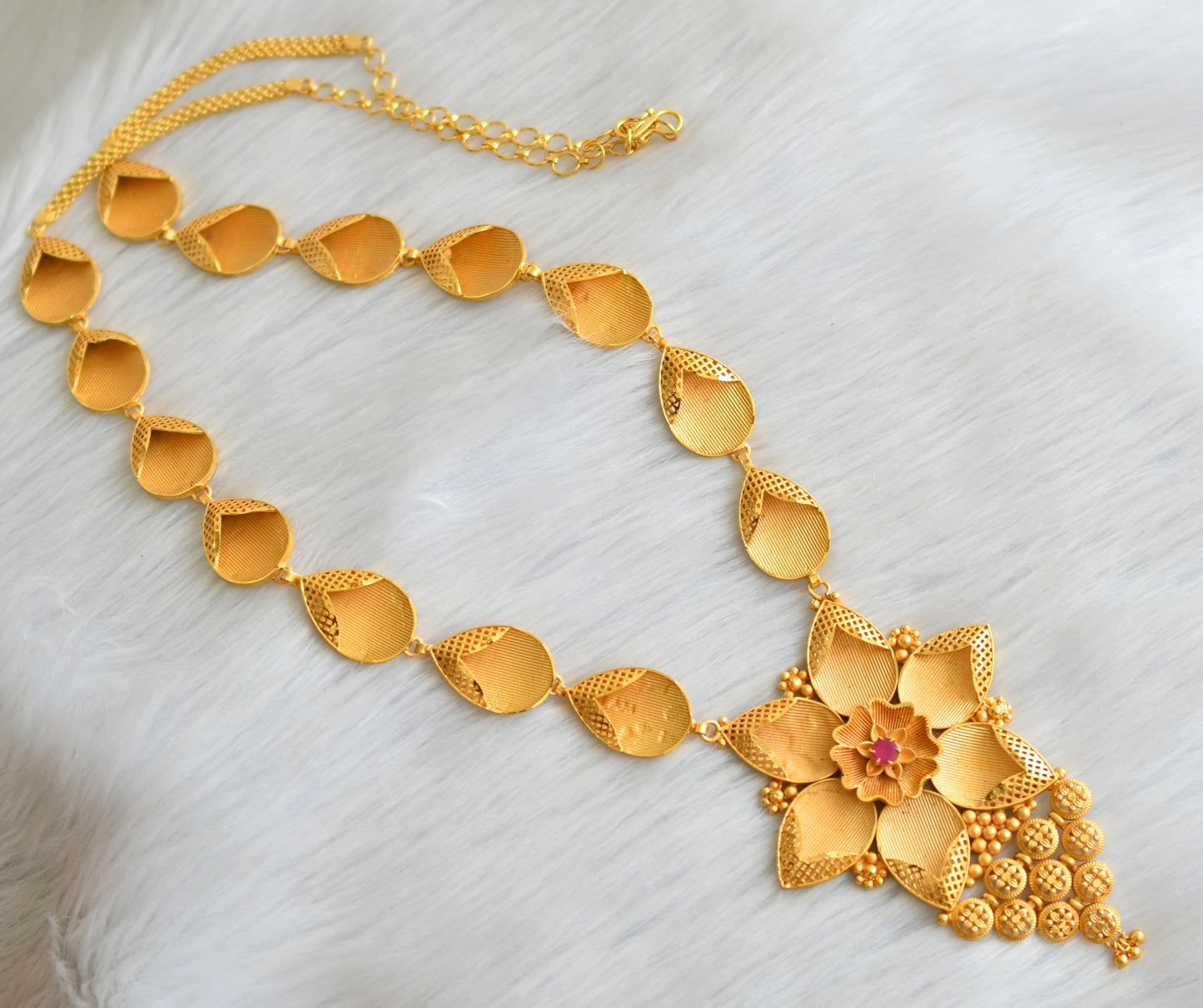 Matte gold tone pink stone Kerala style haar dj-41052