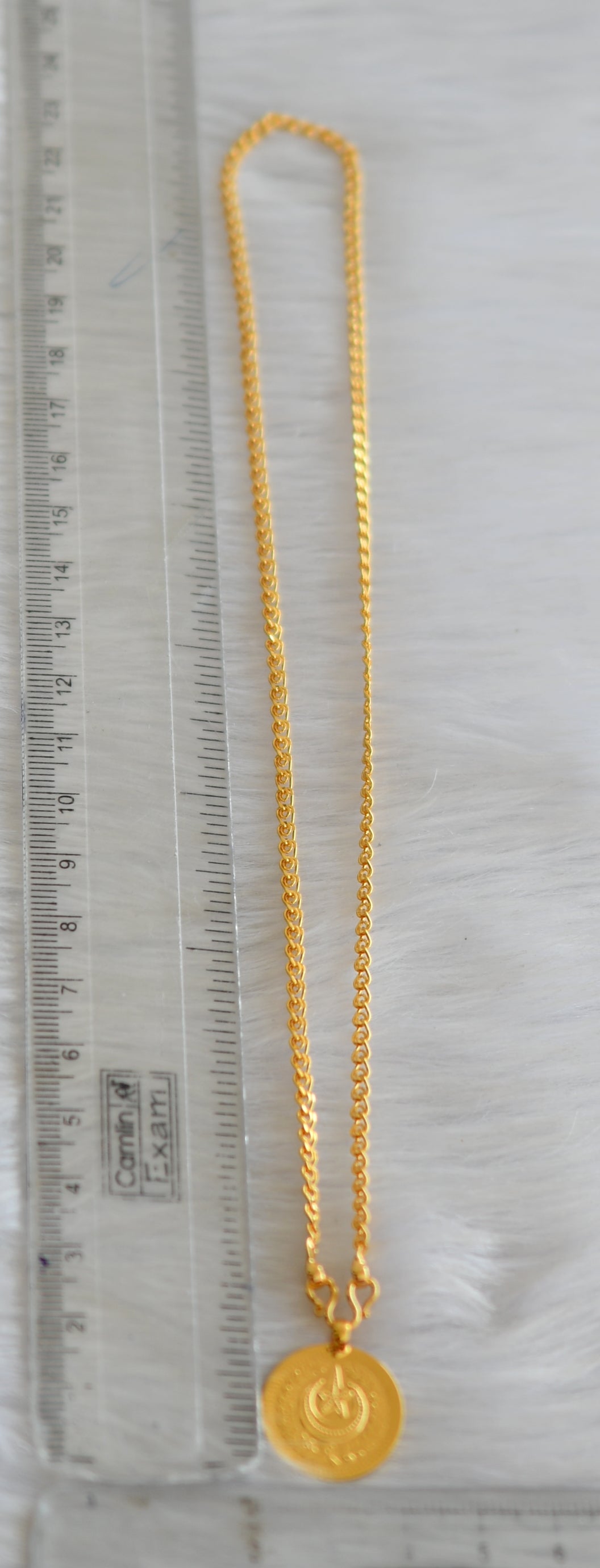gold tone Mecca pendant with chain dj-41086