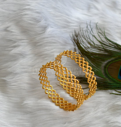 Gold tone Zigzag bangles(2.8) dj-18198