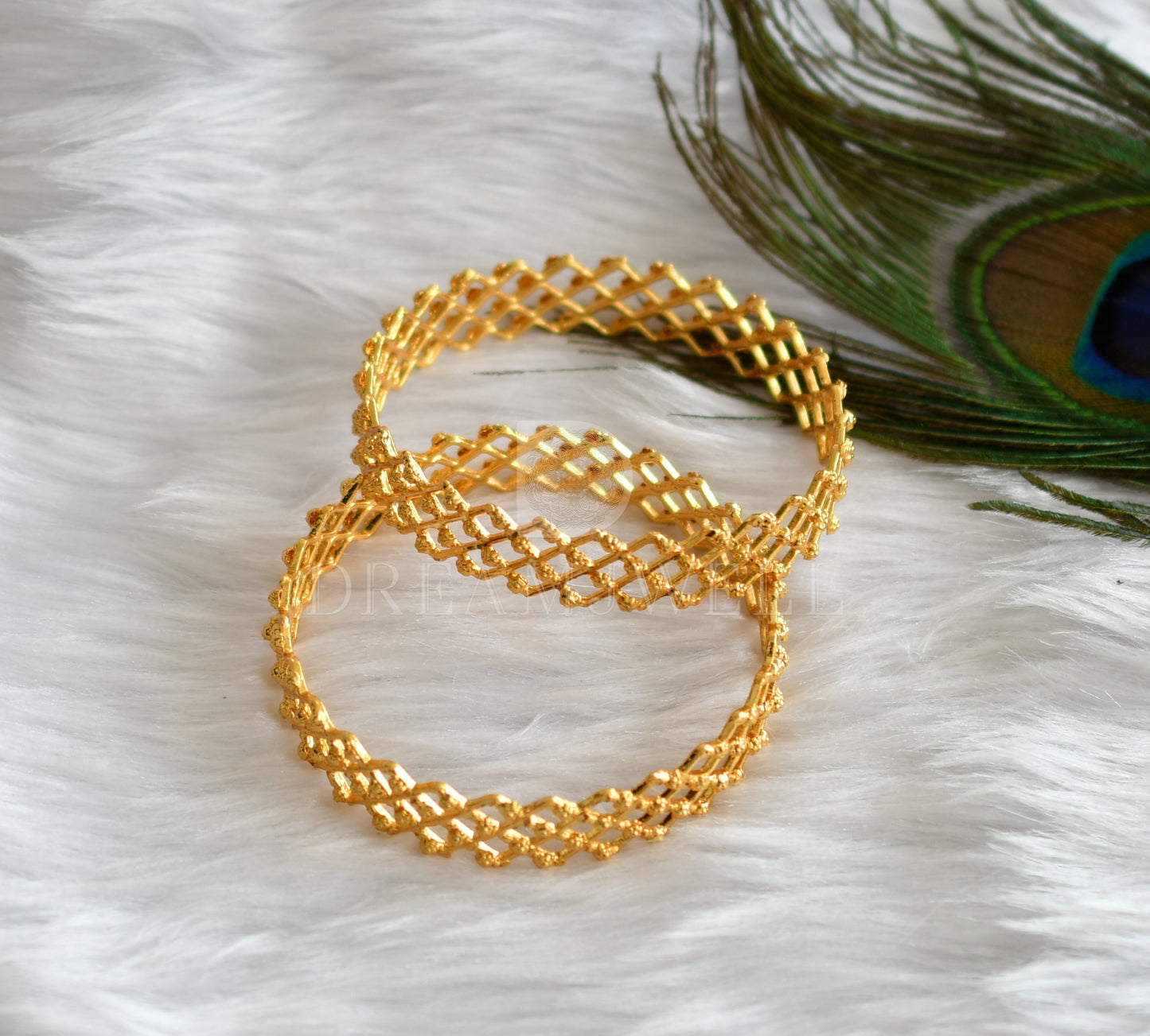 Gold tone zigzag bangles(2.4) dj-18196