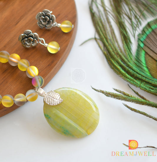 Silver tone yellow-green mystic stone beads necklace set with sliced agate pendant dj-36371
