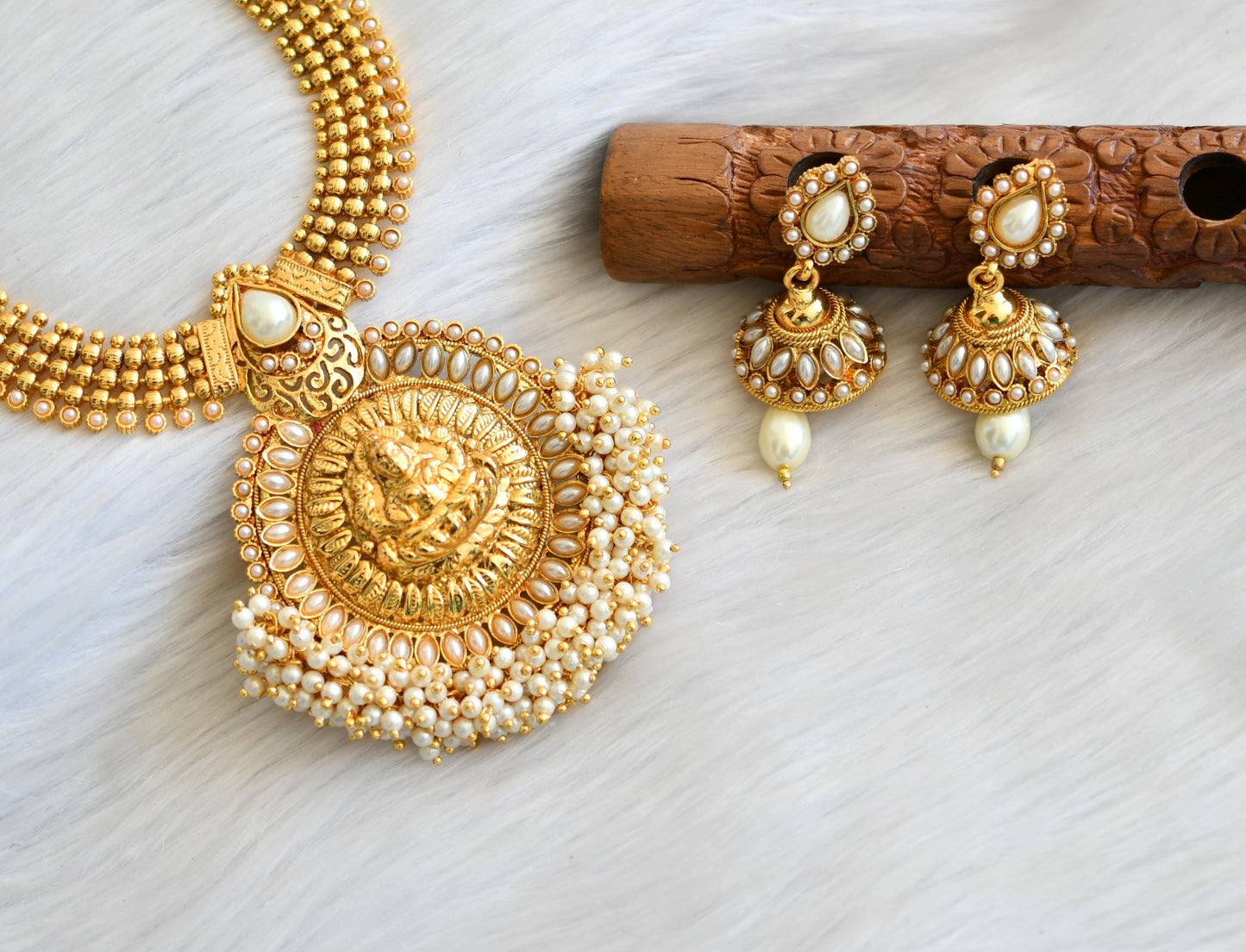 Antique gold tone pearl cluster Lakshmi necklace set dj-03079