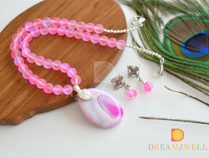 Silver tone baby pink mystic stone beads necklace set with sliced agate pendant dj-36376