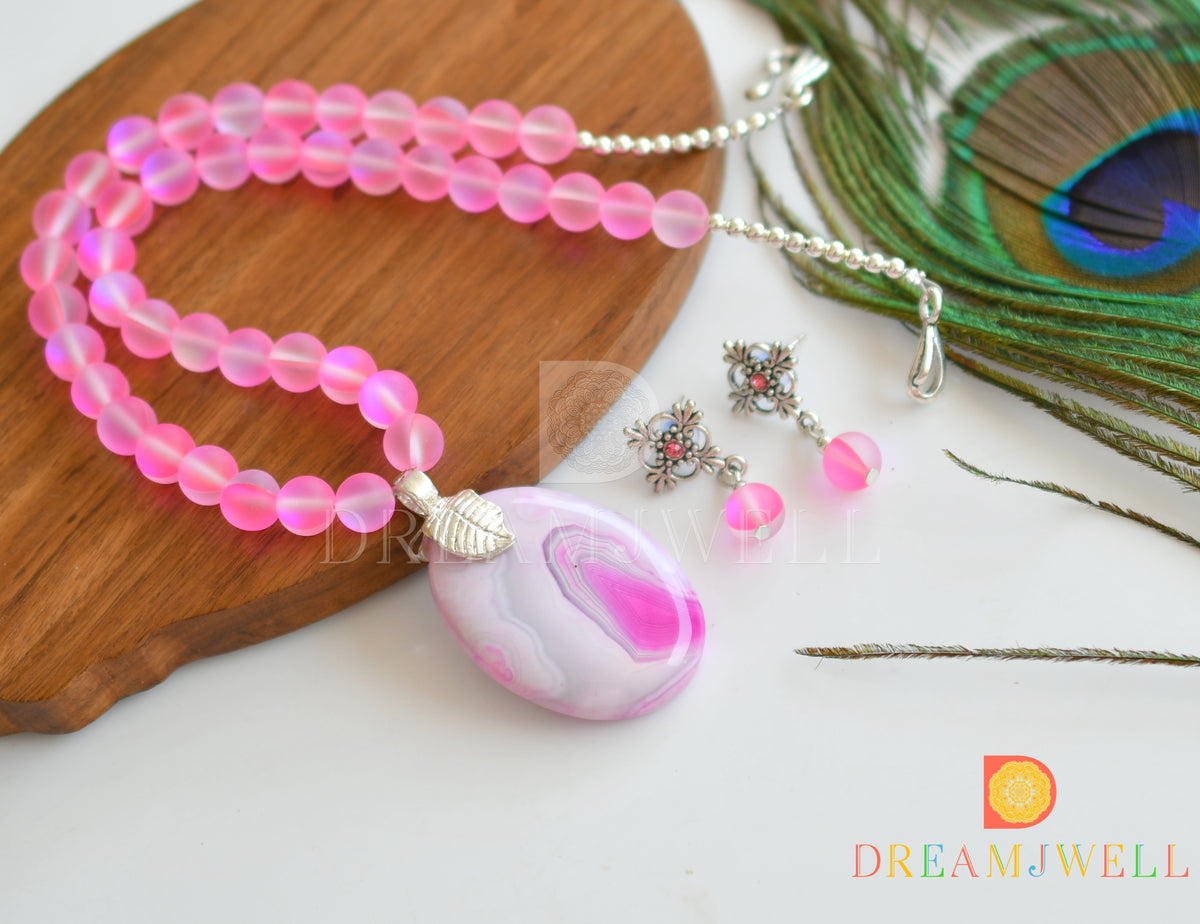 Silver tone baby pink mystic stone beads necklace set with sliced agate pendant dj-36376
