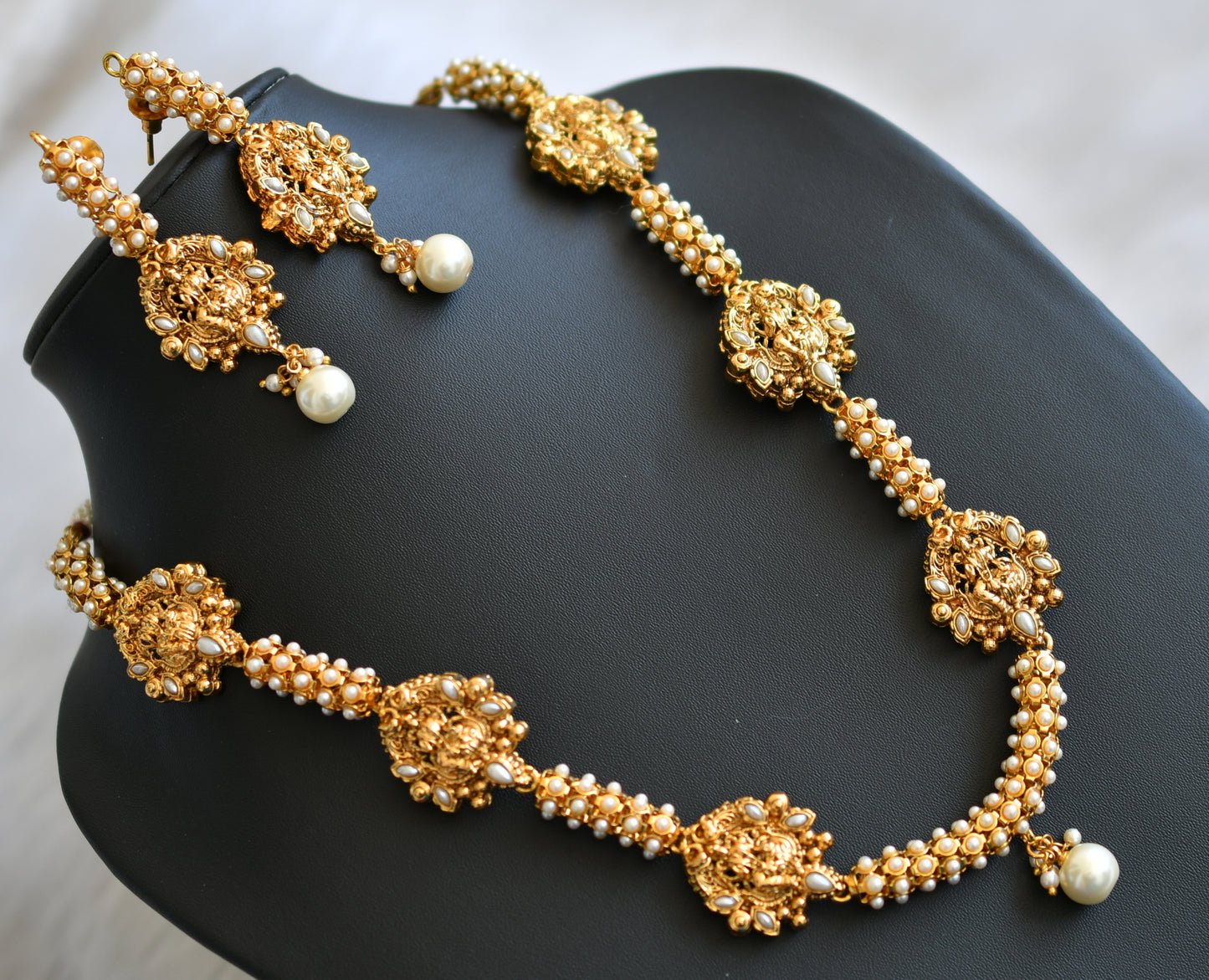 Antique gold tone Pearl Lakshmi Mugappu Necklace Set-dj03098