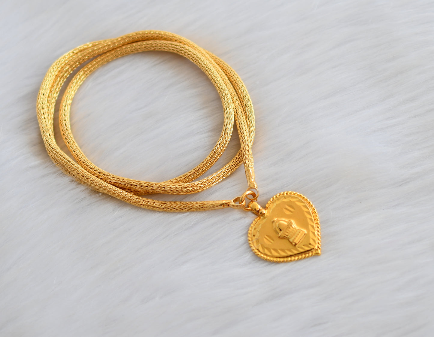 Gold tone Shiva heart pendant with chain dj-40241