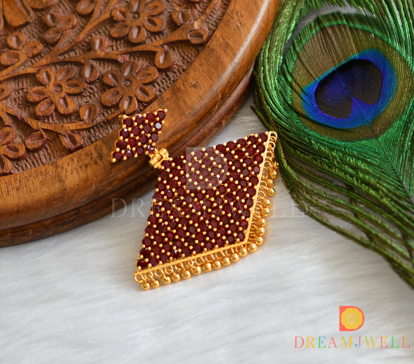 Gold tone kerala style maroon pathakkam dj-37903