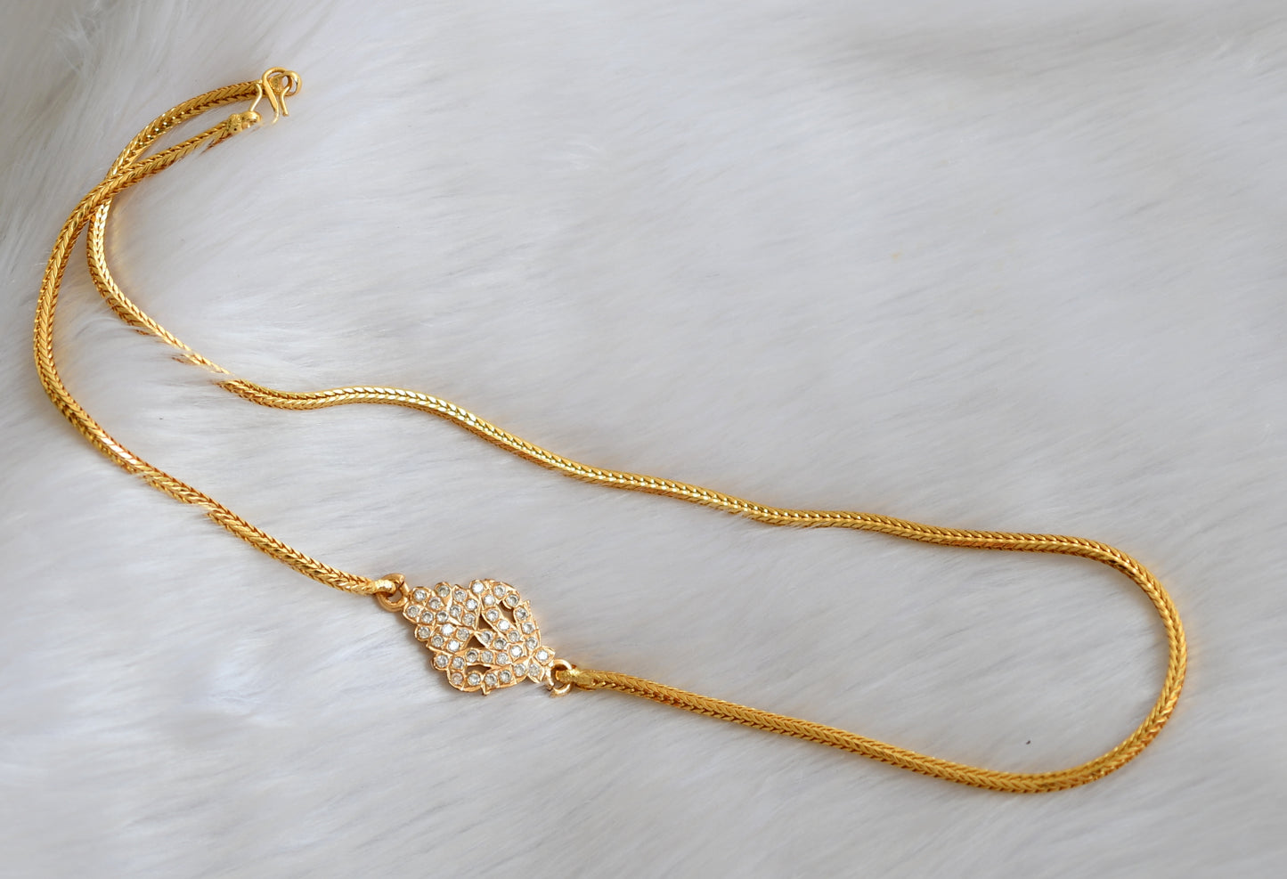 Gold tone white mugappu chain dj-40152