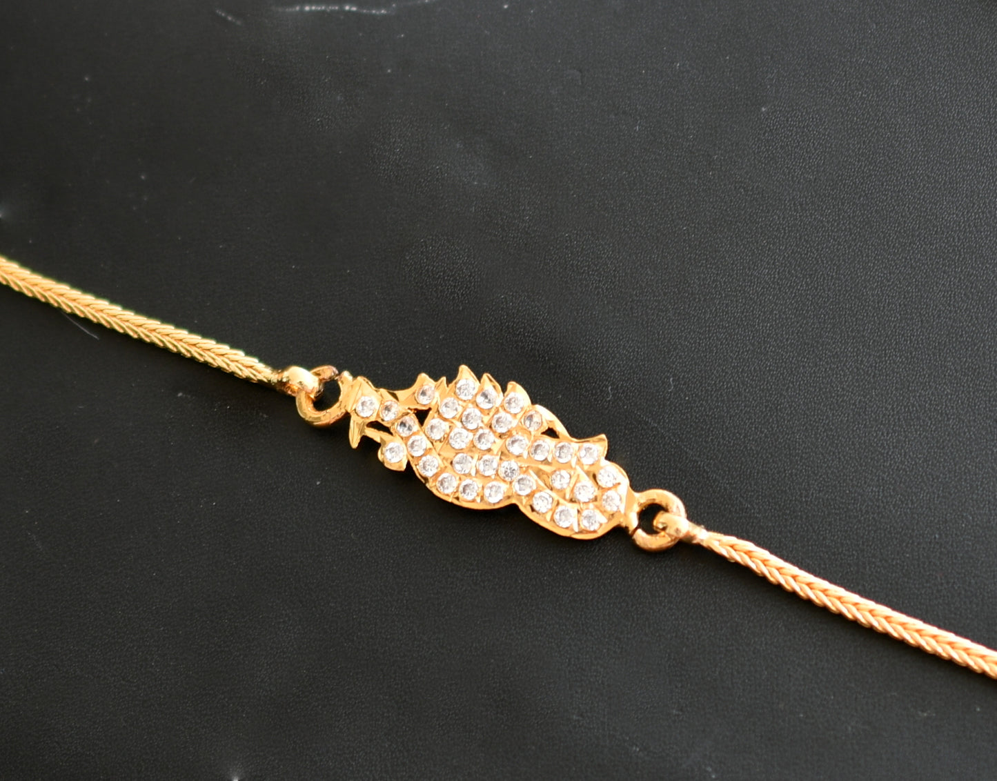 Gold tone white peacock mugappu chain dj-40155