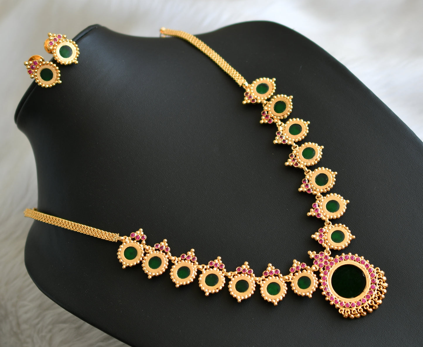 Gold tone pink-green round Kerala style necklace set dj-41165