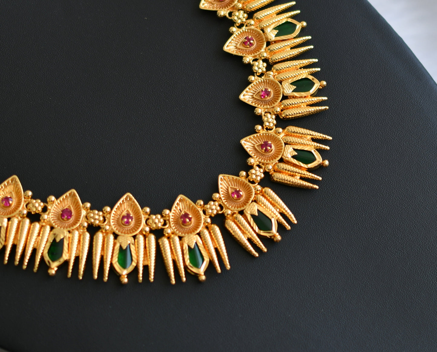 Gold tone pink stone green nagapadan mulla mottu Kerala style necklace set dj-41150