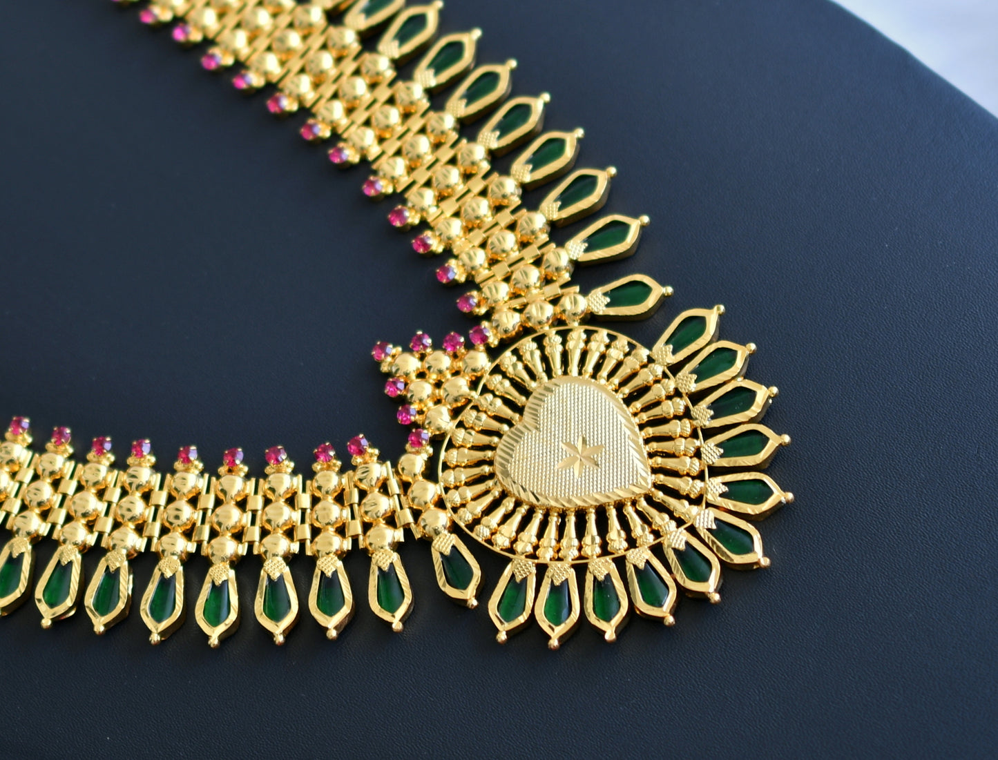 Gold tone pink stone green nagapadam Kerala style Haar dj-41145