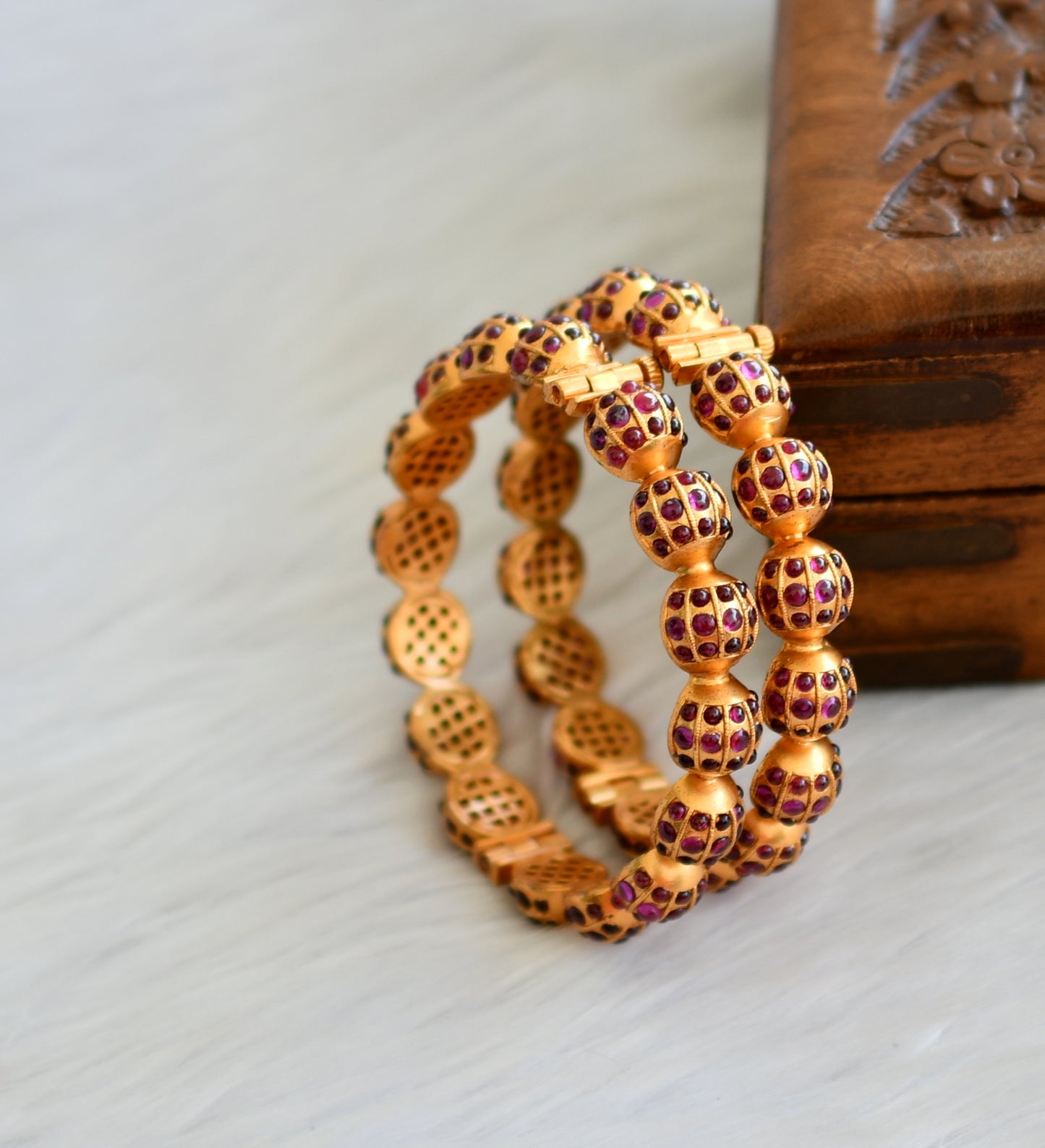 Matte finish real kemp screw bangles (2.4) dj-25641