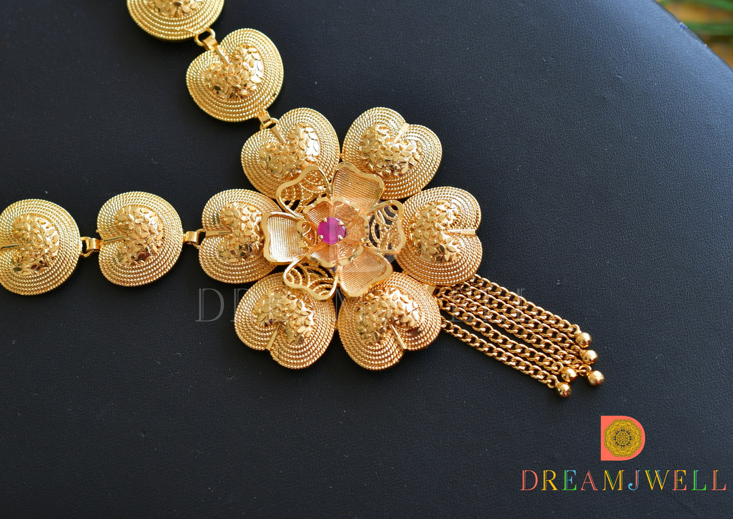 Gold tone pink stone flower-heart Kerala style haar dj-37199