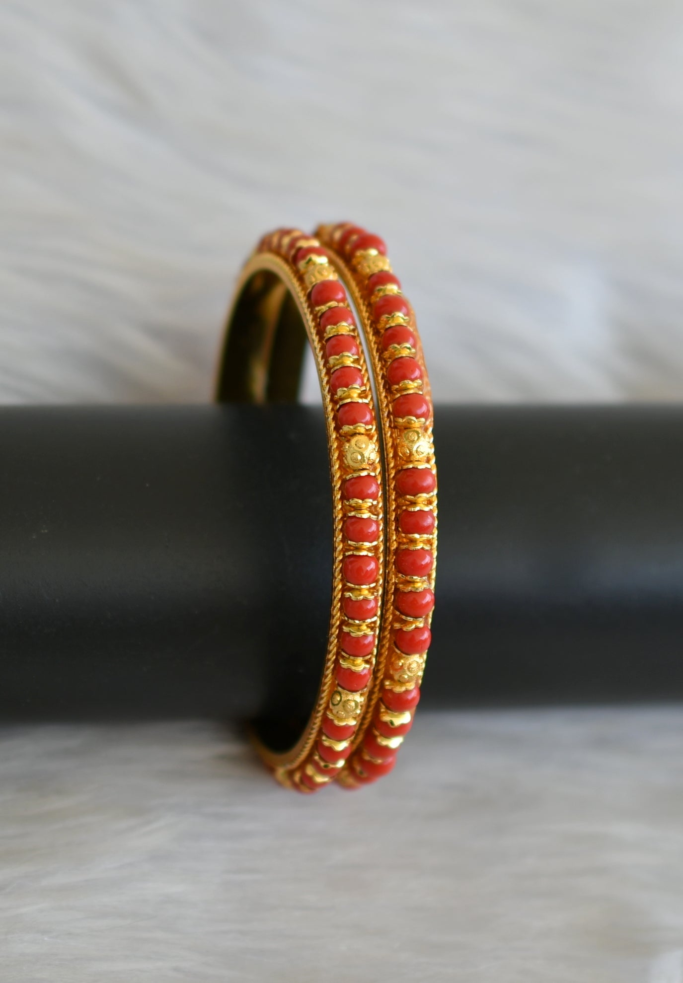 Gold tone coral beaded bangles 2.4 dj-41108
