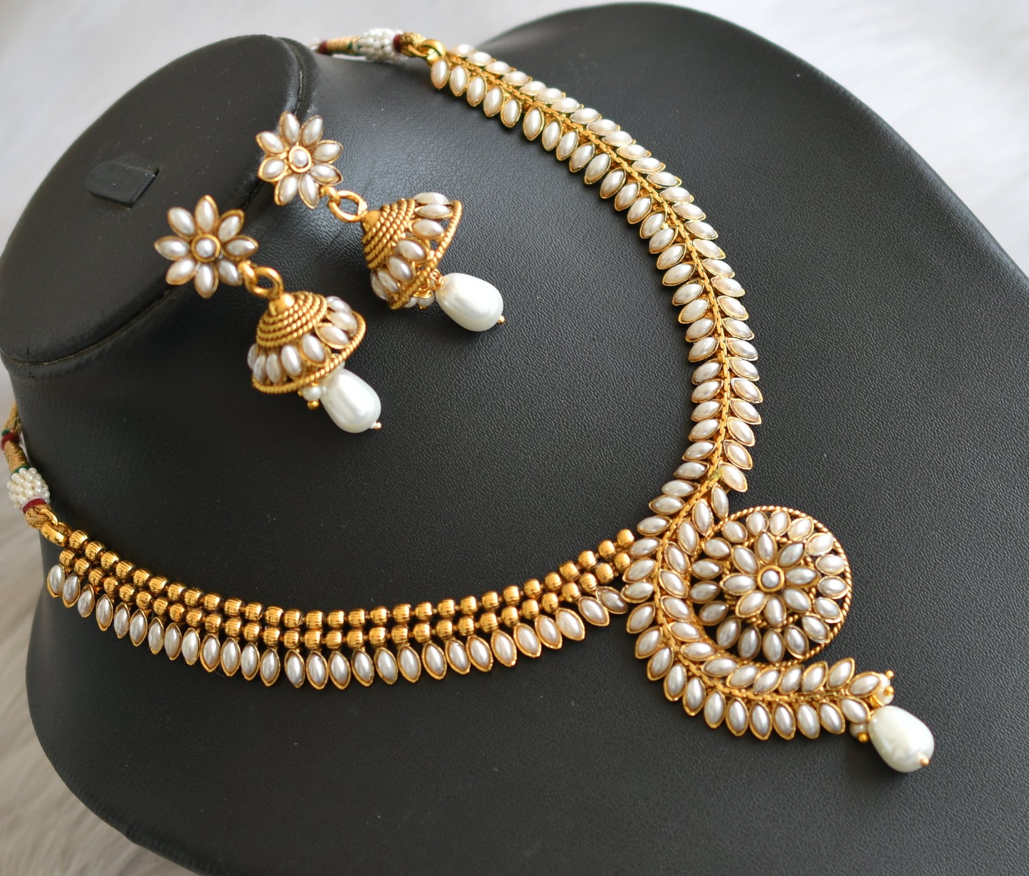 Twinkling graceful Antique work Pearl Necklace