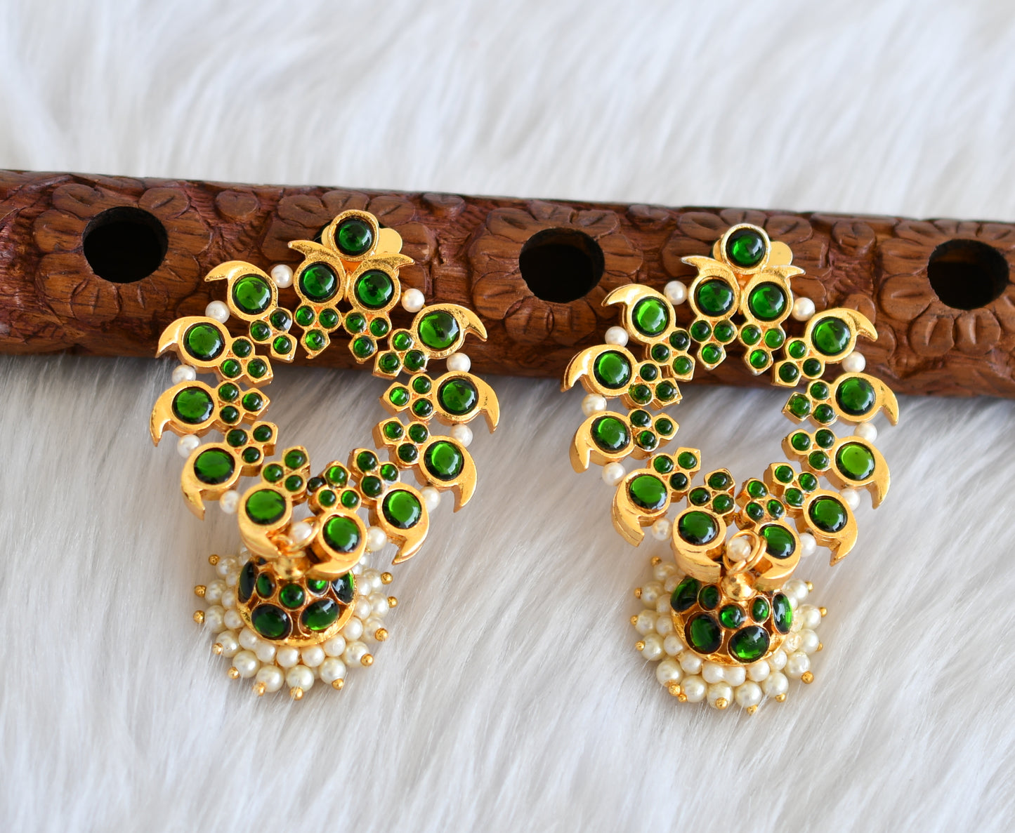 Gold tone temple green mango earrings dj-19582