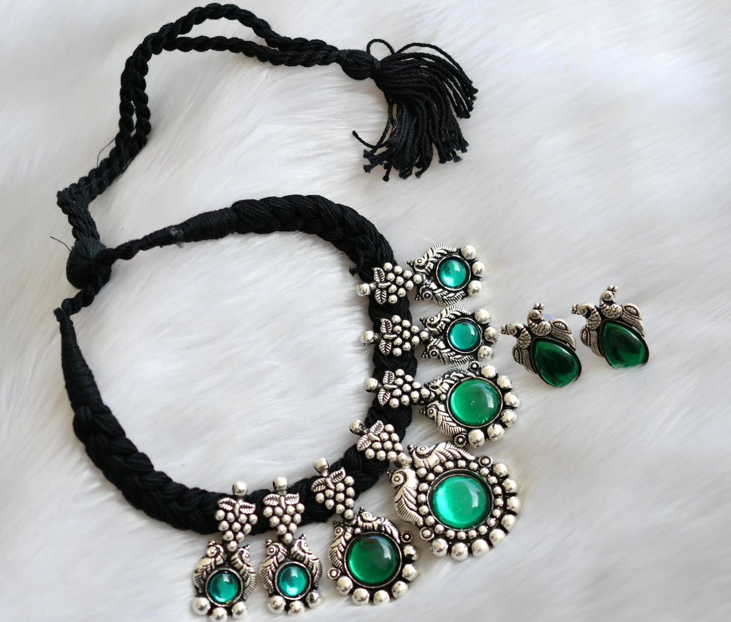 Silver tone green stone peacock-Greps black thread necklace set dj-40178