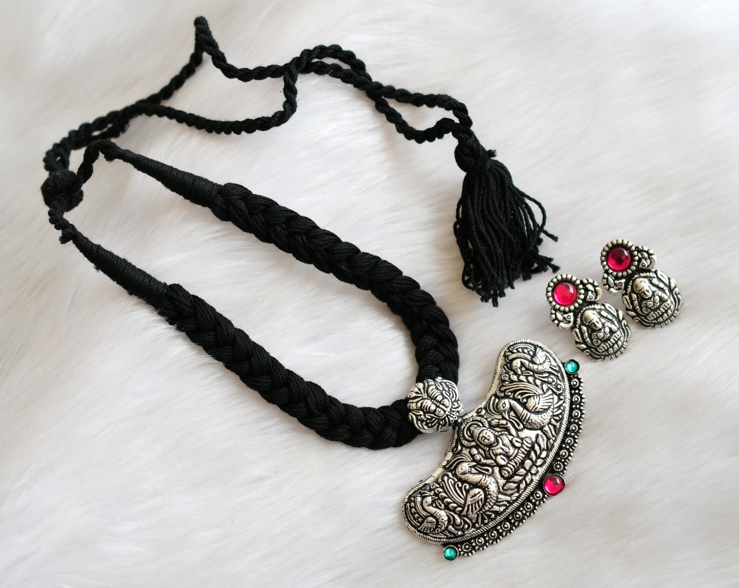 Silver tone pink-green black thread Kolhapuri necklace set dj-40179