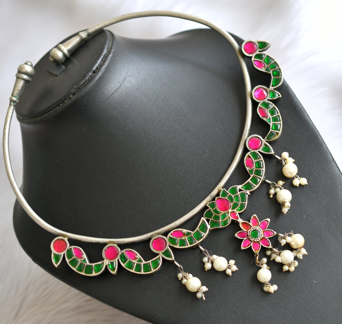 Silver tone green-pink kundan jadau Lotus-peacock hasli necklace dj-40193