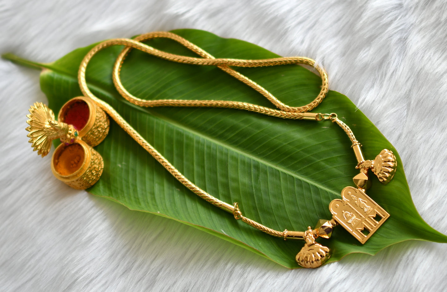 Gold tone Sokkar-Meenakshi mangalyam dj-35313