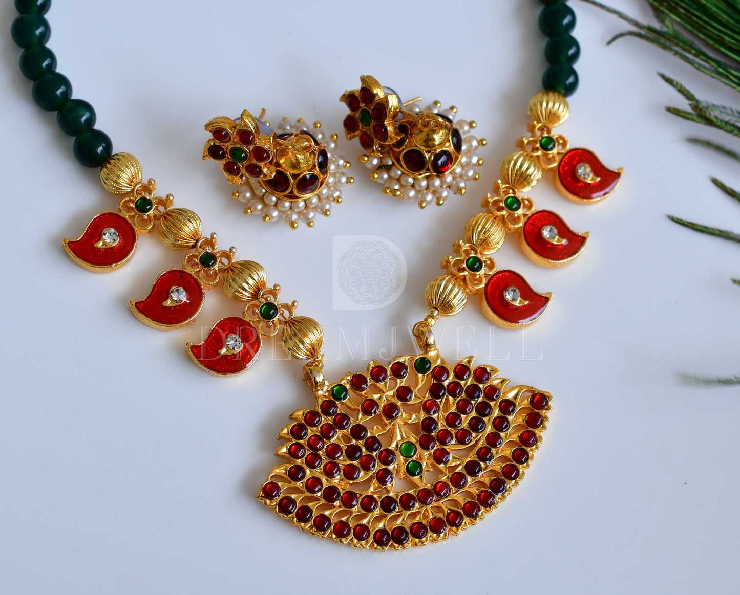 Gold tone kemp-green handmade temple necklace set dj-15937
