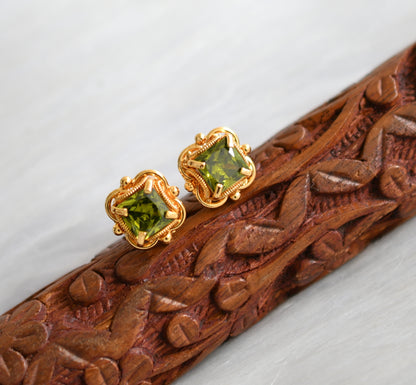 Gold tone Olive green square stone stud/Earrings dj-40226