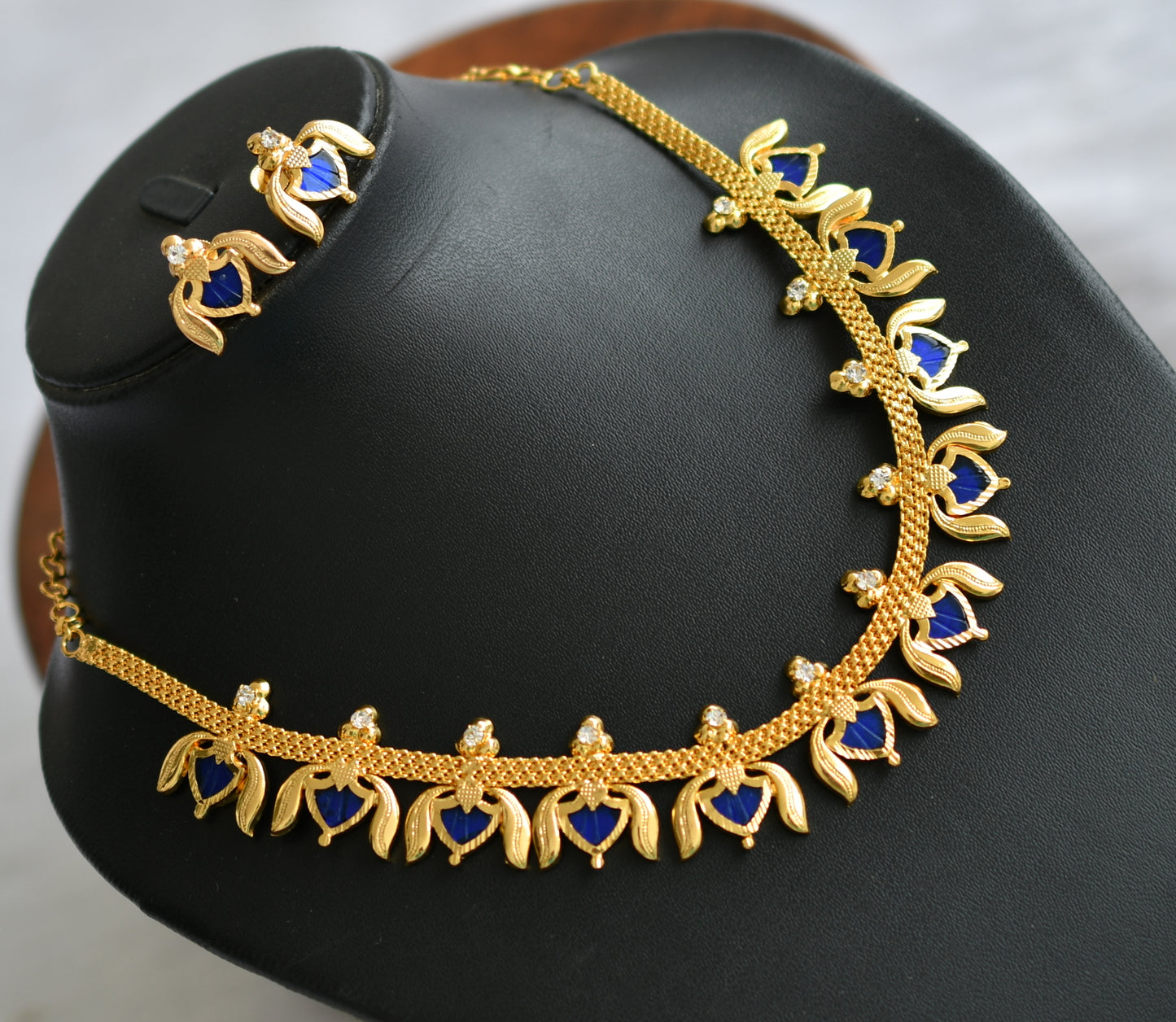 Gold tone lotus palakka blue Kerala style necklace set dj-38851