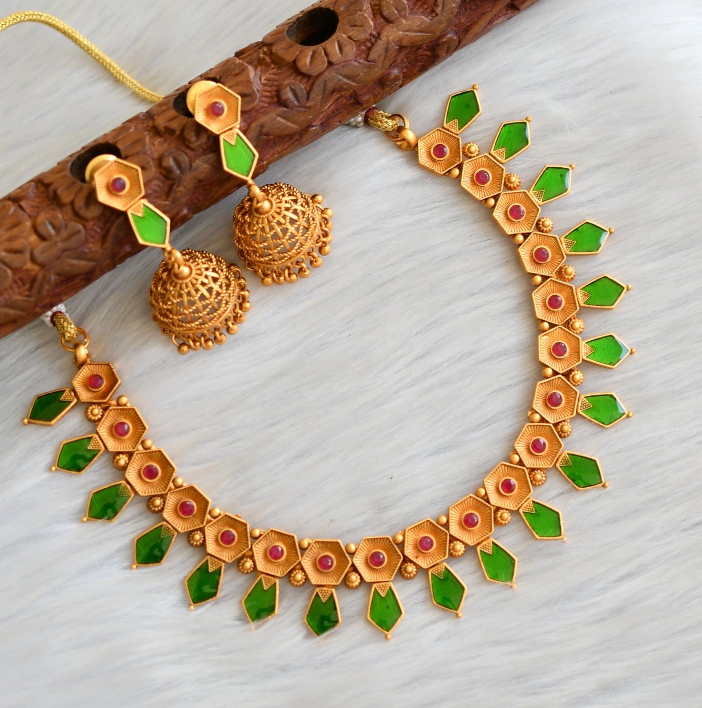 Matte finish flower red-green nagapadam Kerala style necklace set dj-41587