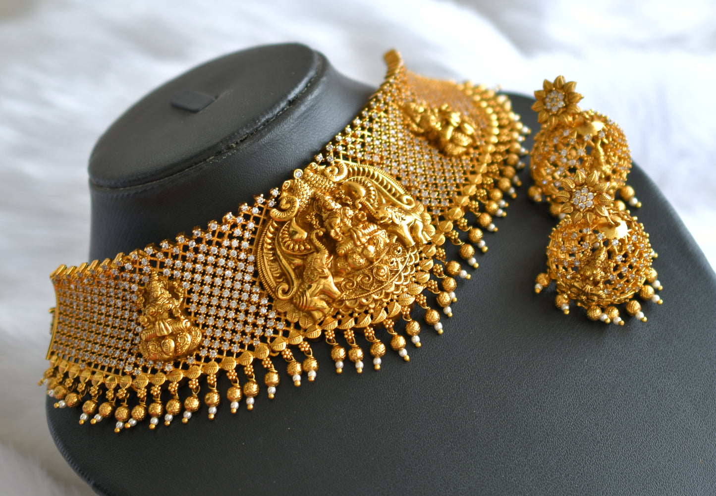 Matte finish White stone Elephant-Lakshmi choker necklace set dj-38926