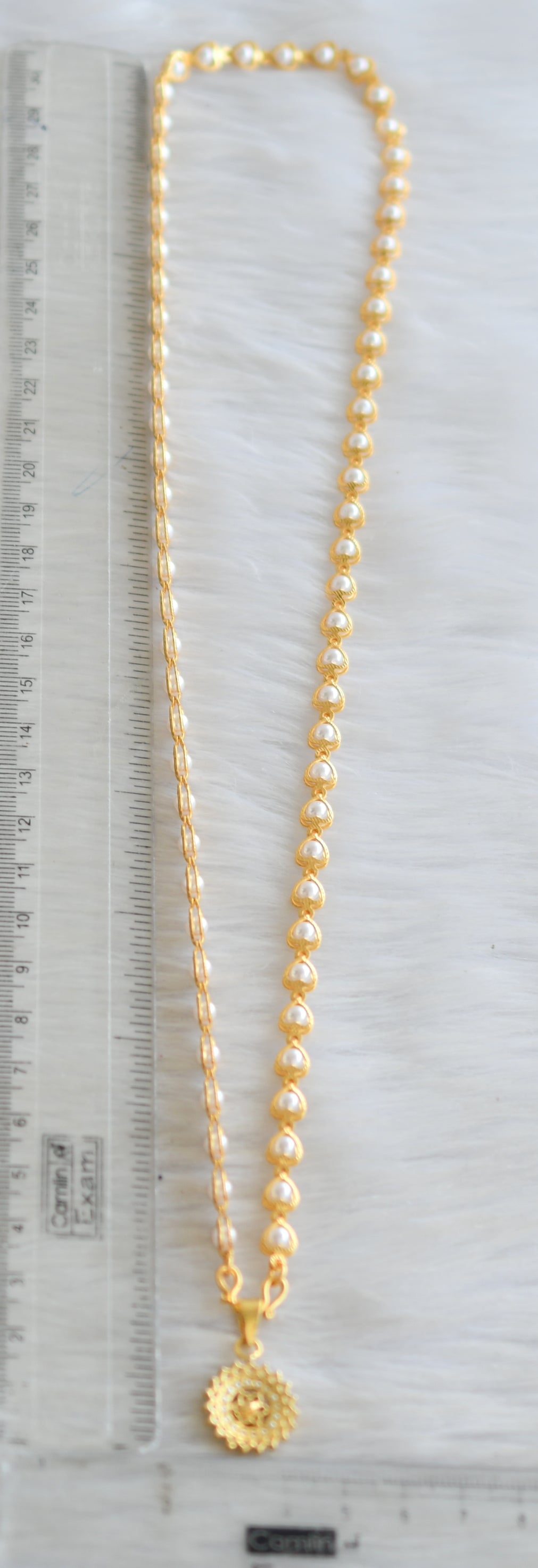 Gold tone pearl chain with pendant dj-41610