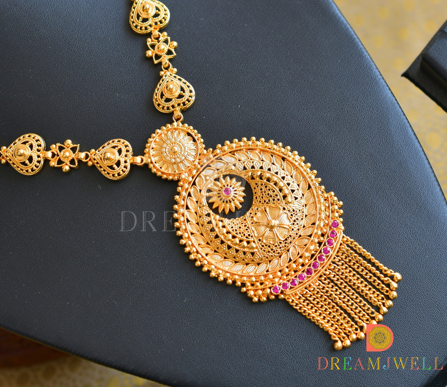 Gold tone AD pink stone heart Kerala style Short haar dj-36505