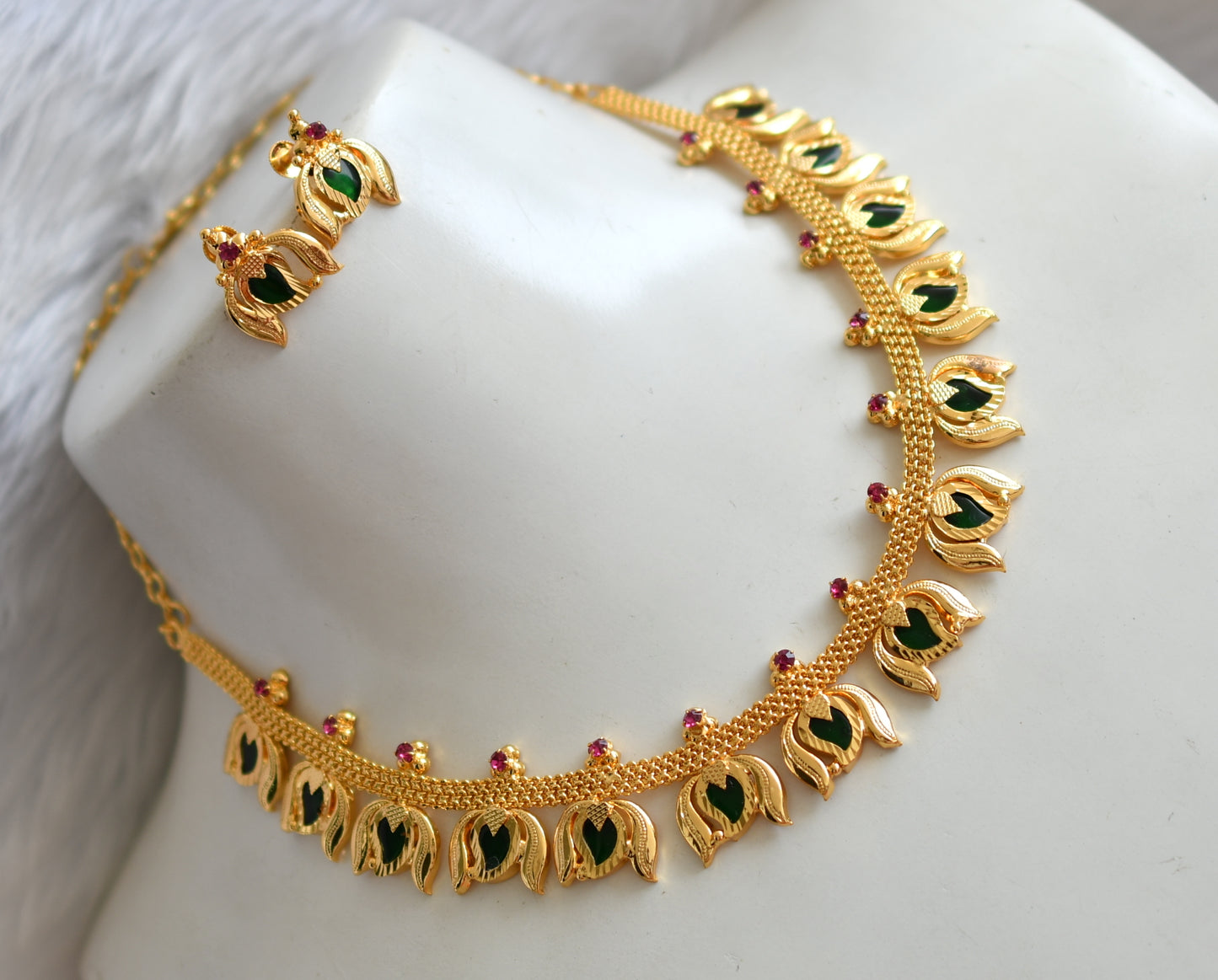 Gold tone pink-green mango-Lotus Kerala style necklace set dj-38905