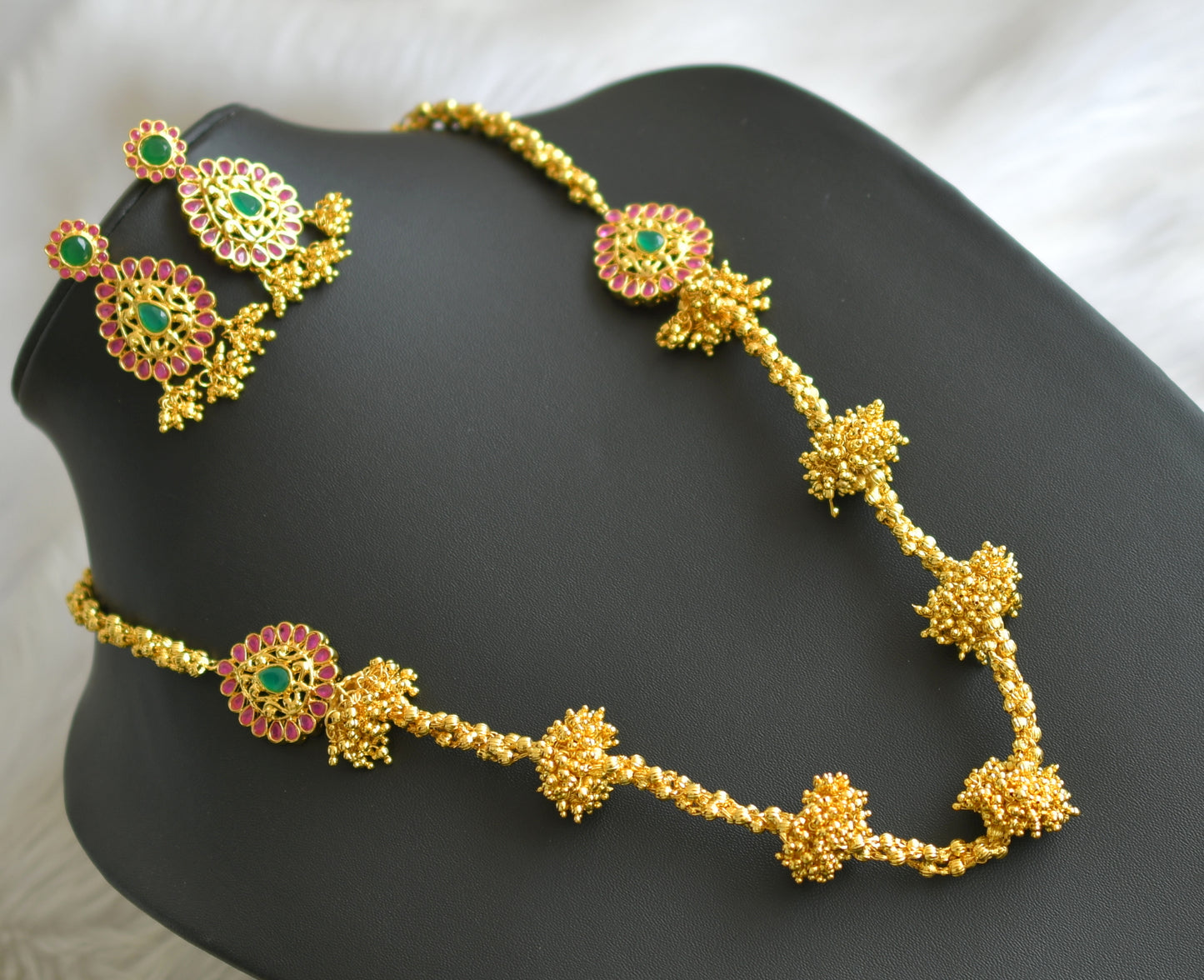 Gold tone ruby-emerald mugappu necklace set dj-03236
