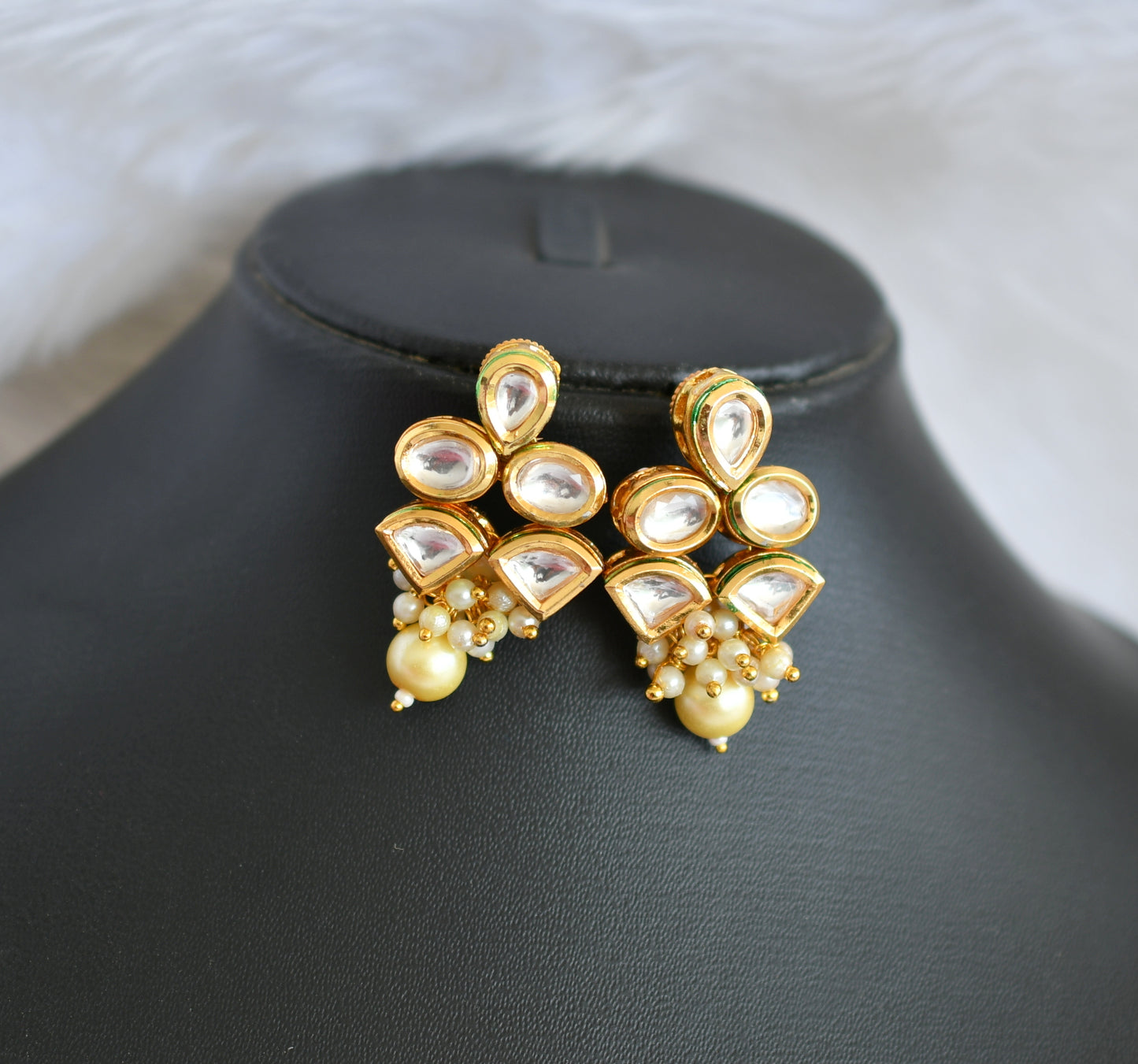 Gold tone white kundan pearl cluster necklace set dj-30116