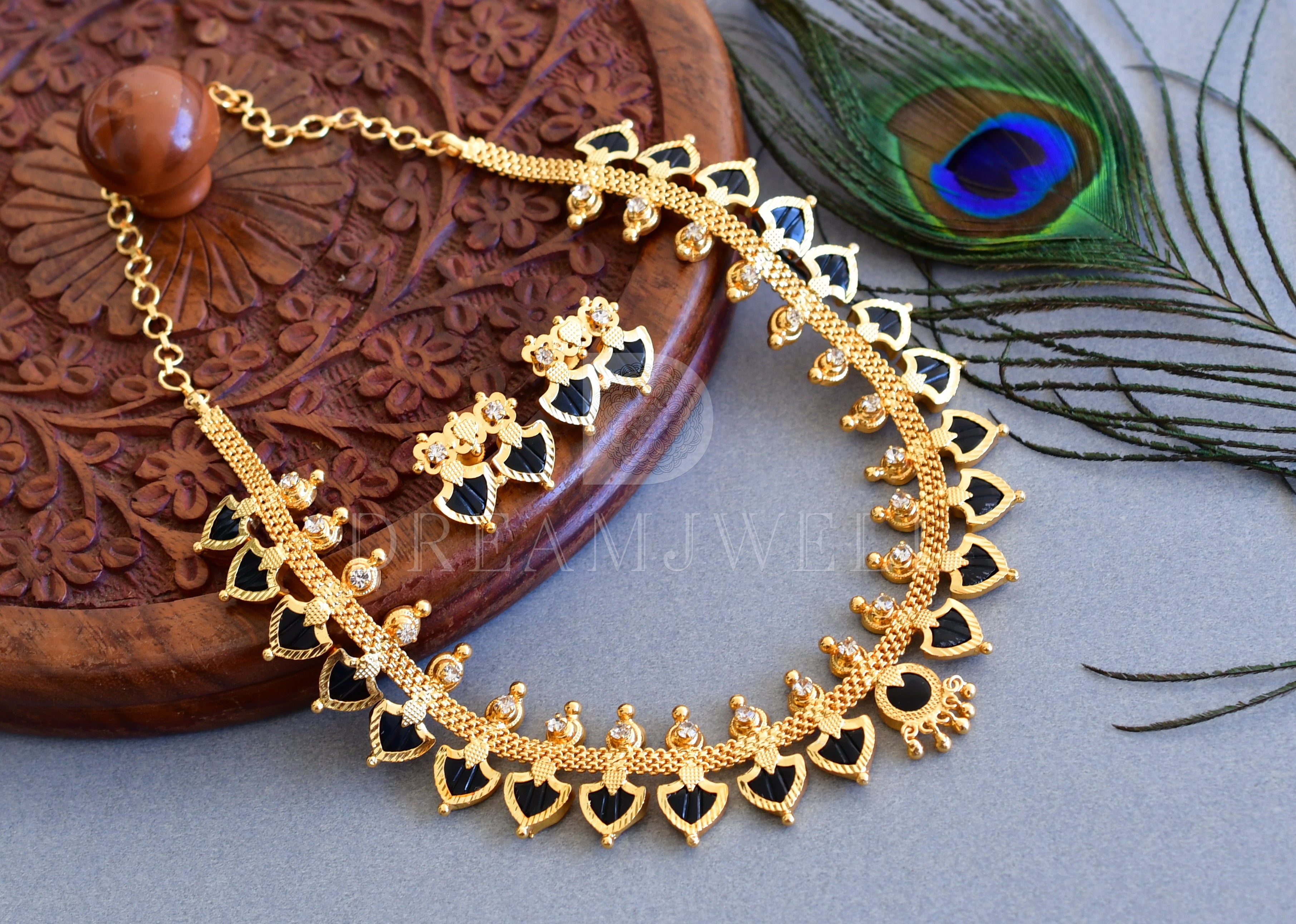 Gold tone hot sale necklace set