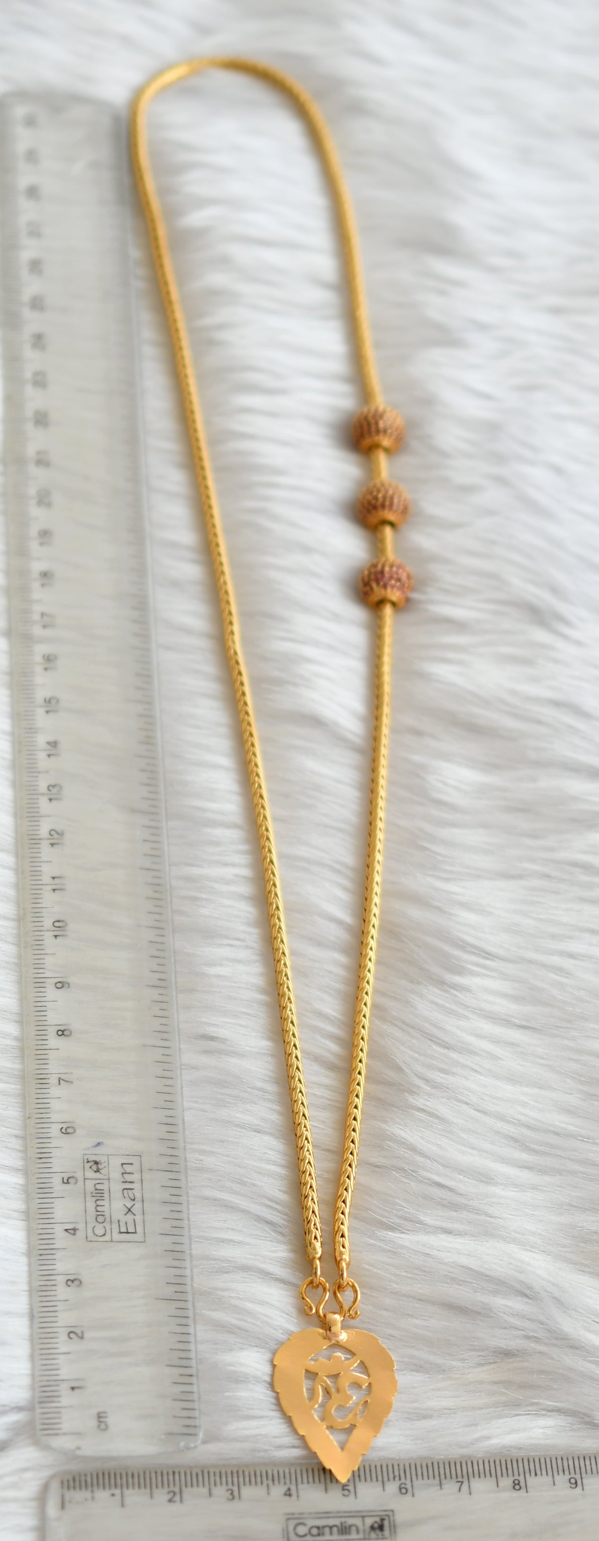 Gold tone ruby om pendant with mugappu chain dj-39635