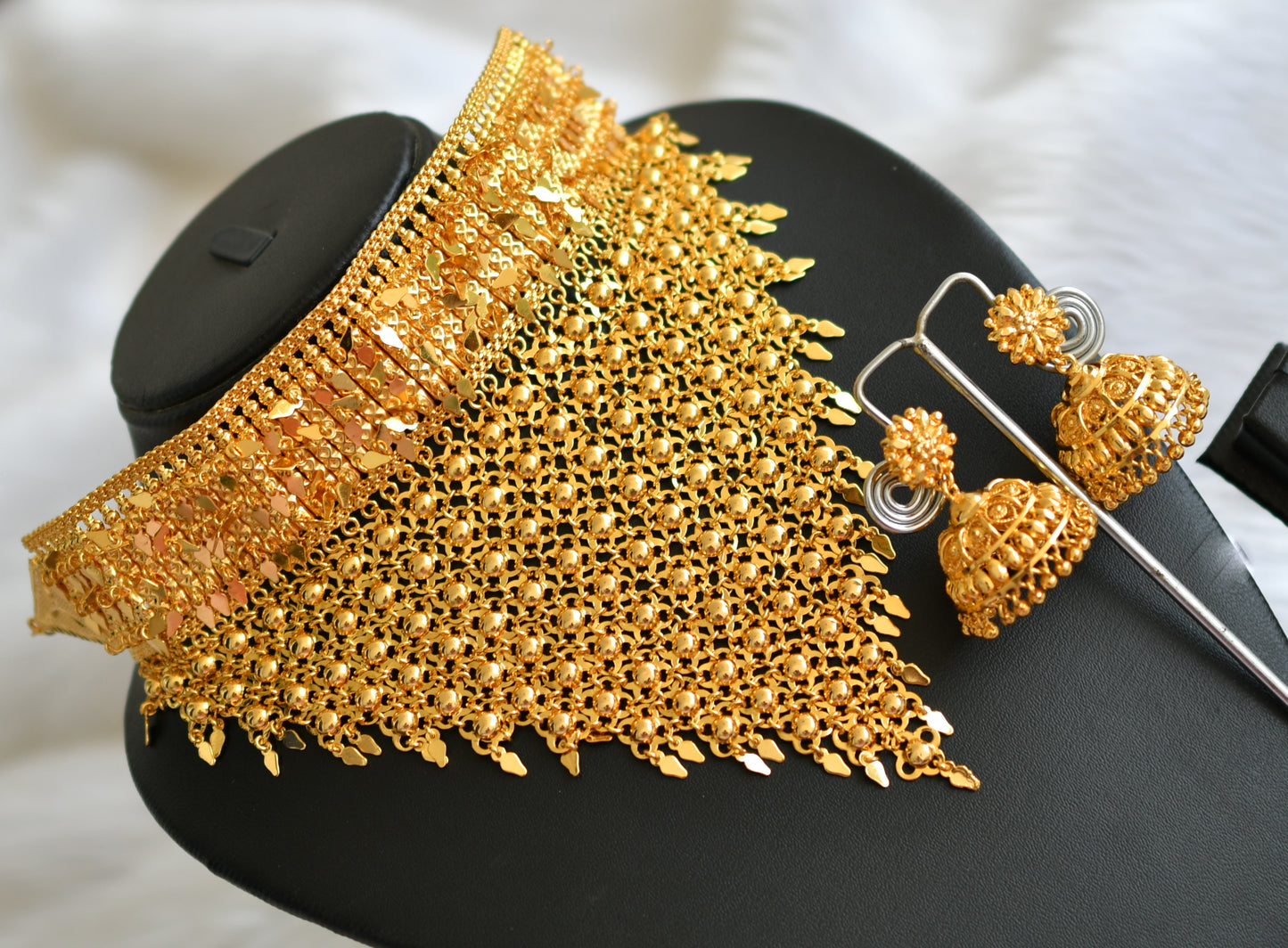 Gold tone kerala style elakka thali choker necklace set dj-39656