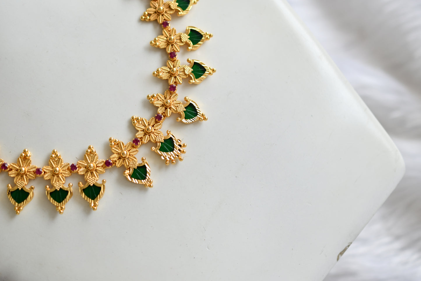 Gold tone green palakka flower necklace dj-34030