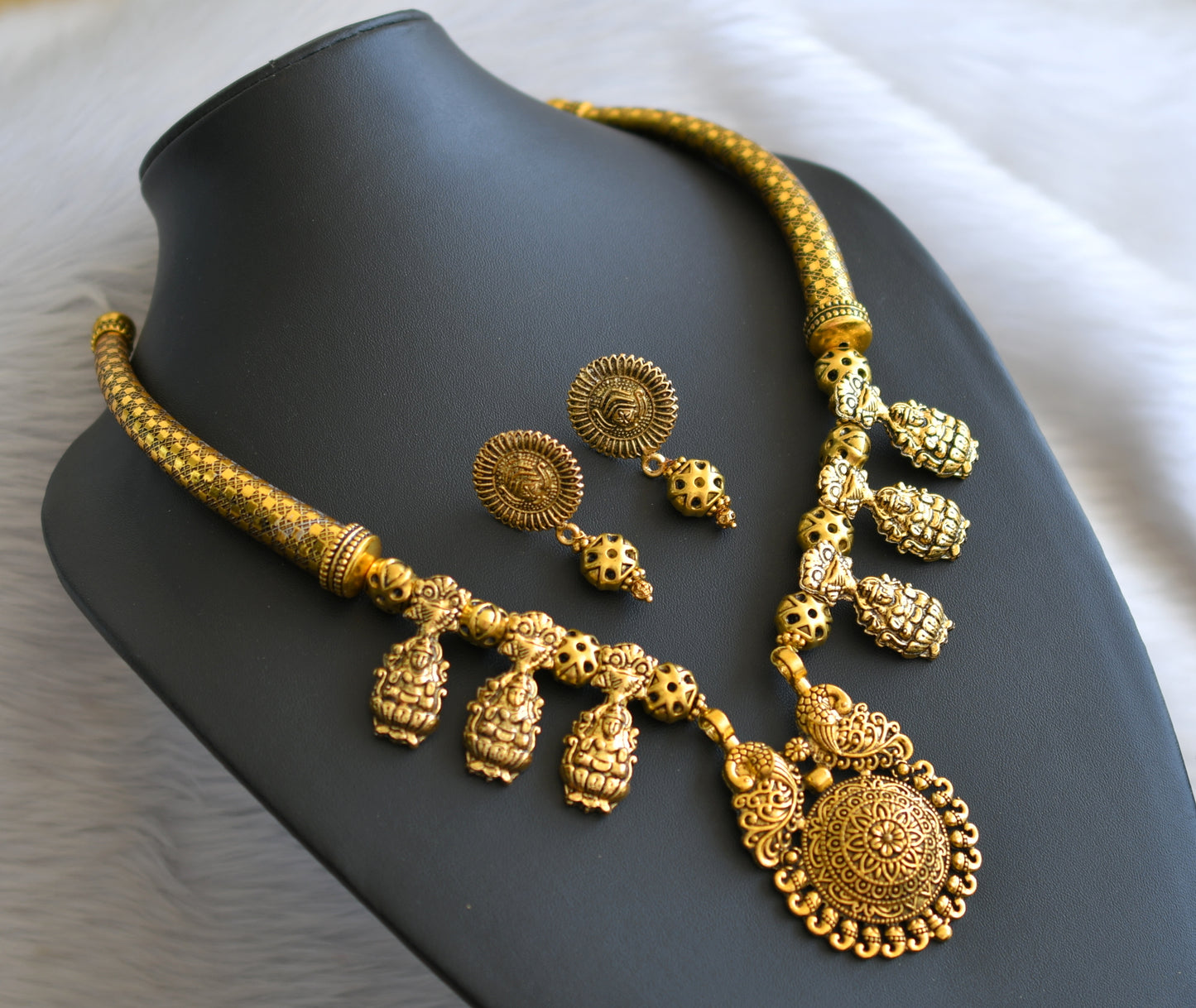 Antique gold tone lakshmi necklace set dj-26421