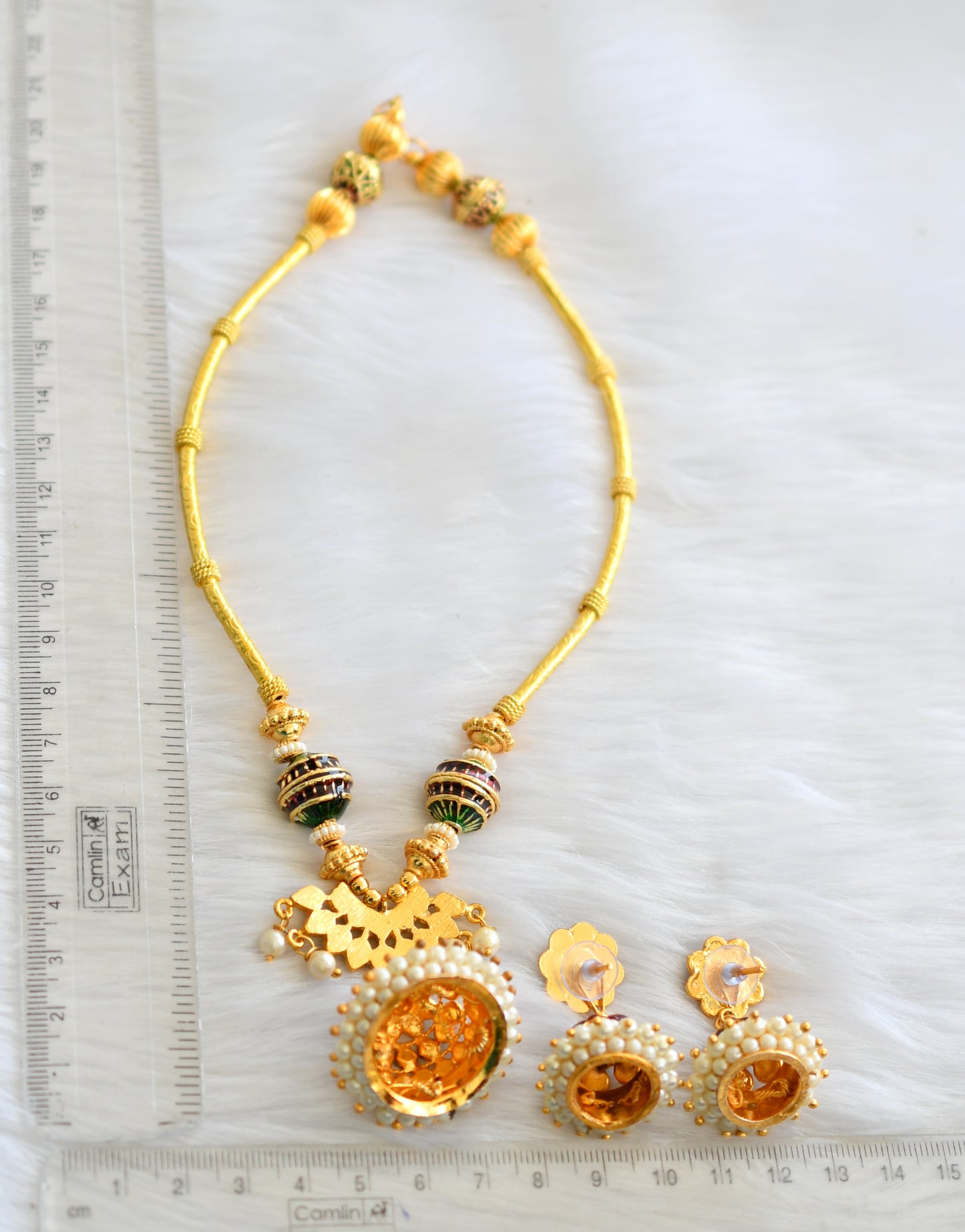 Gold tone kemp-green jhumkka pendant temple necklace set dj-02797