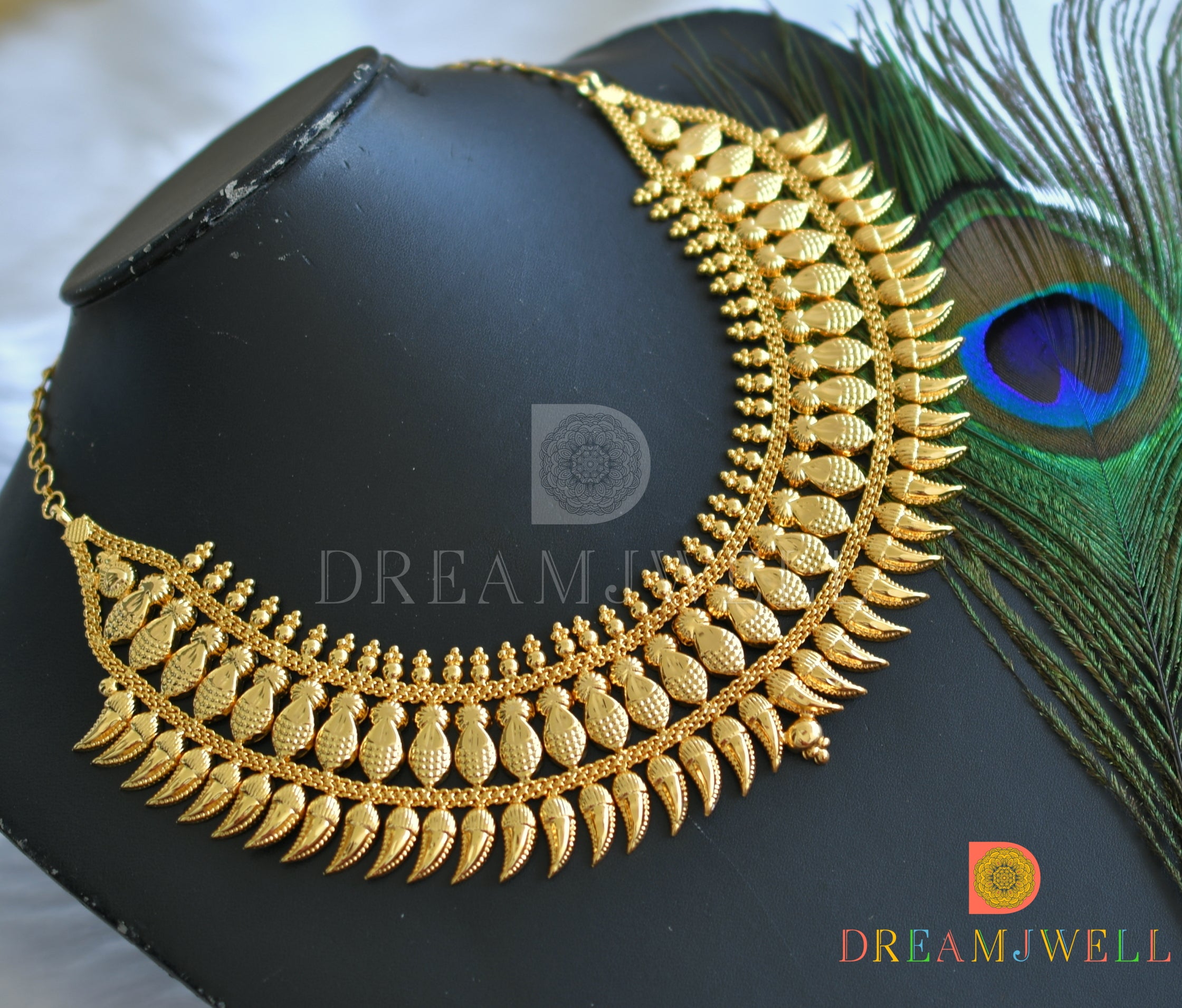 Choker style online gold necklace