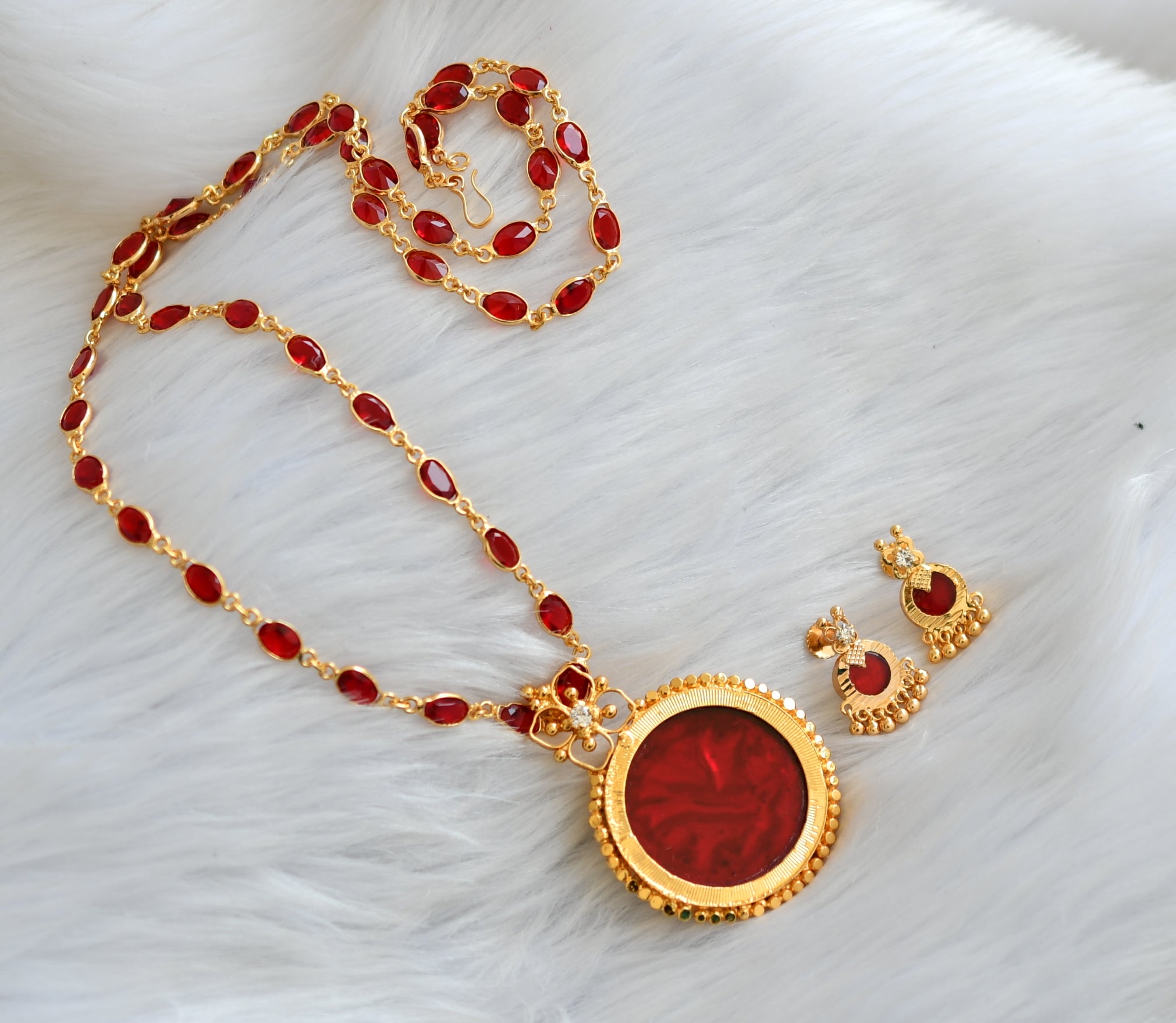 Gold stone hot sale pendant sets